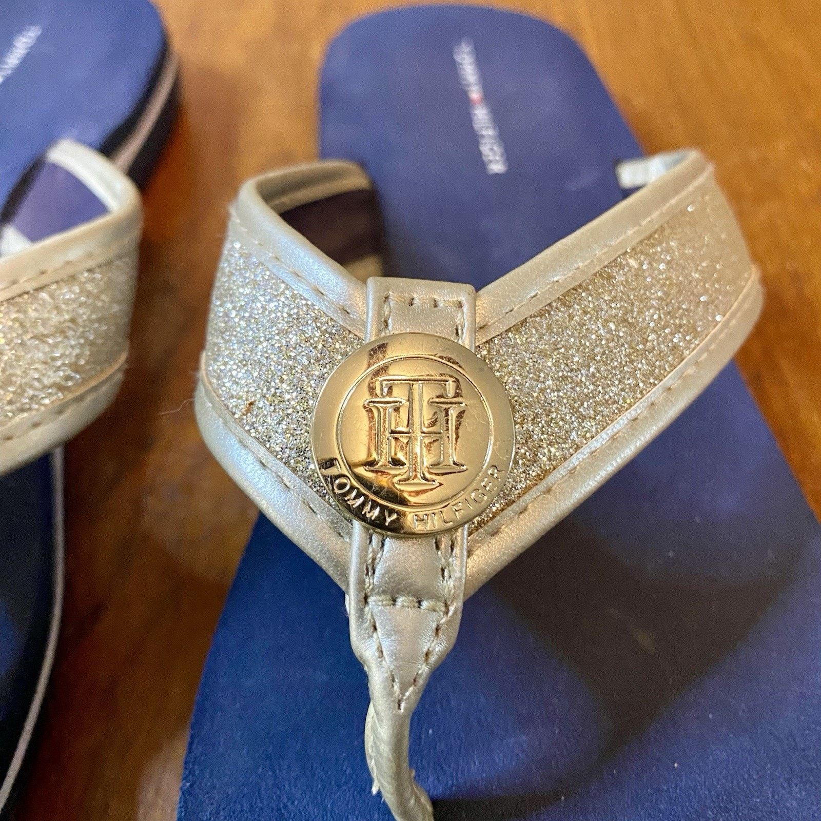 Tommy Hilfiger Tommy Hilfiger Women Sz 7 Sandal Flip flops Glitter NavyGold Size US 7 / IT 37 - 2 Thumbnail