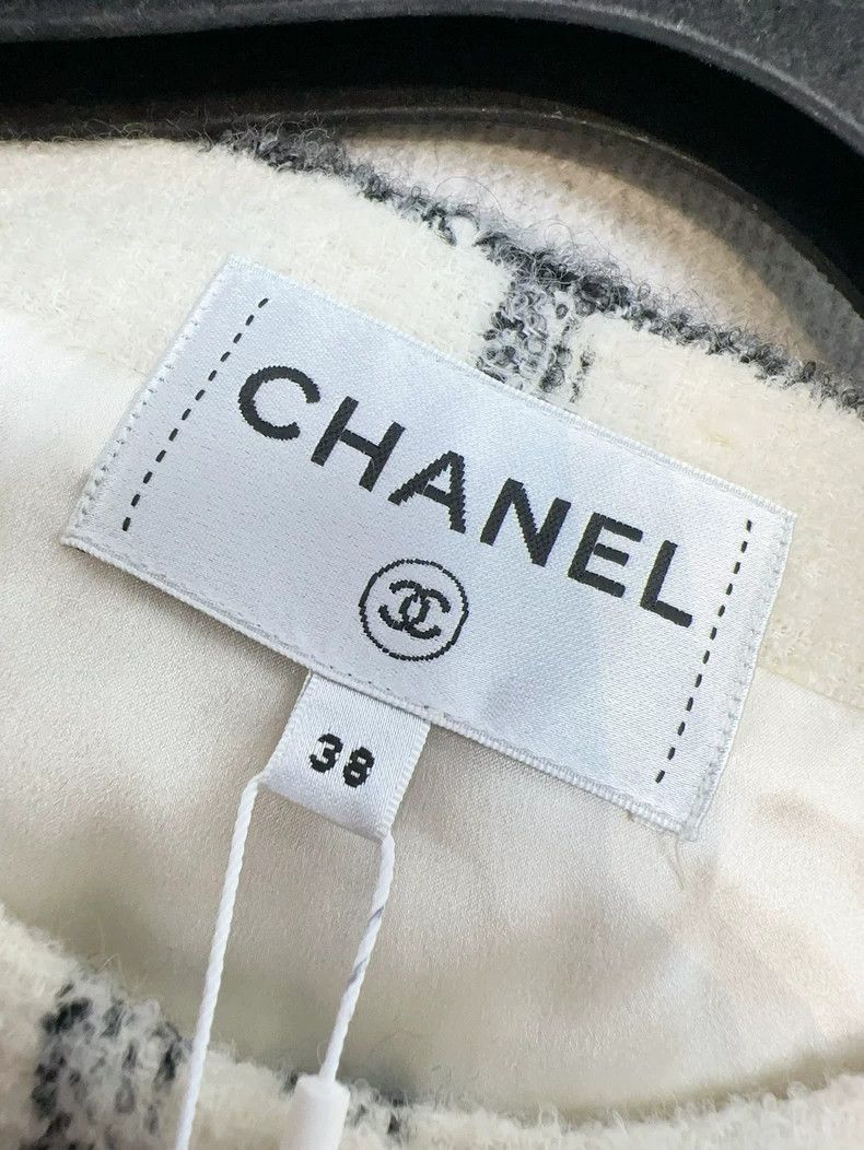 Chanel Chanel 22K white plaid diamond buckle embroidered dress Size XS / US 0-2 / IT 36-38 - 6 Thumbnail