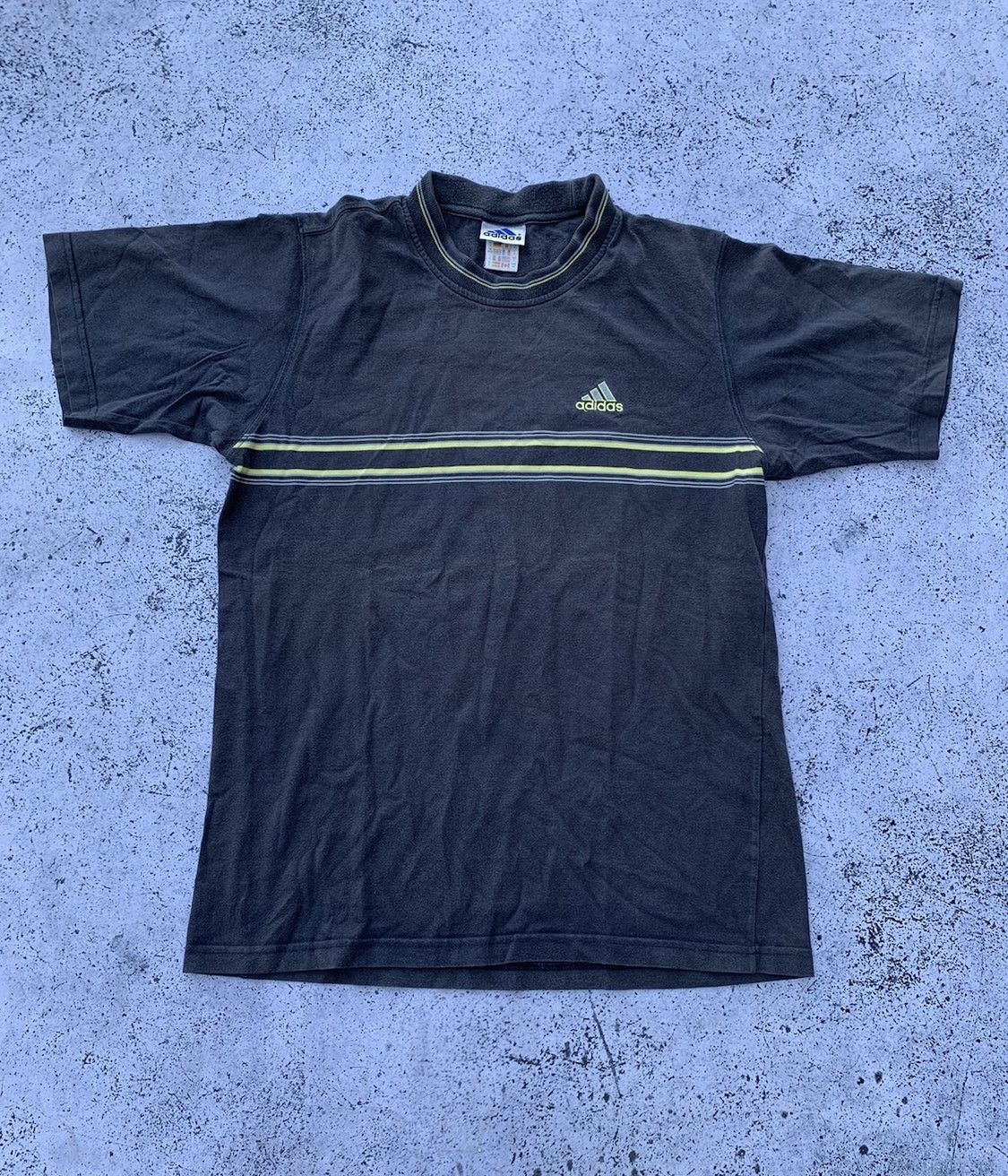 Adidas Vintage Adidas Sun Faded T-shirt Mini Logo Tee Y2K USA Size US S / EU 44-46 / 1 - 1 Thumbnail