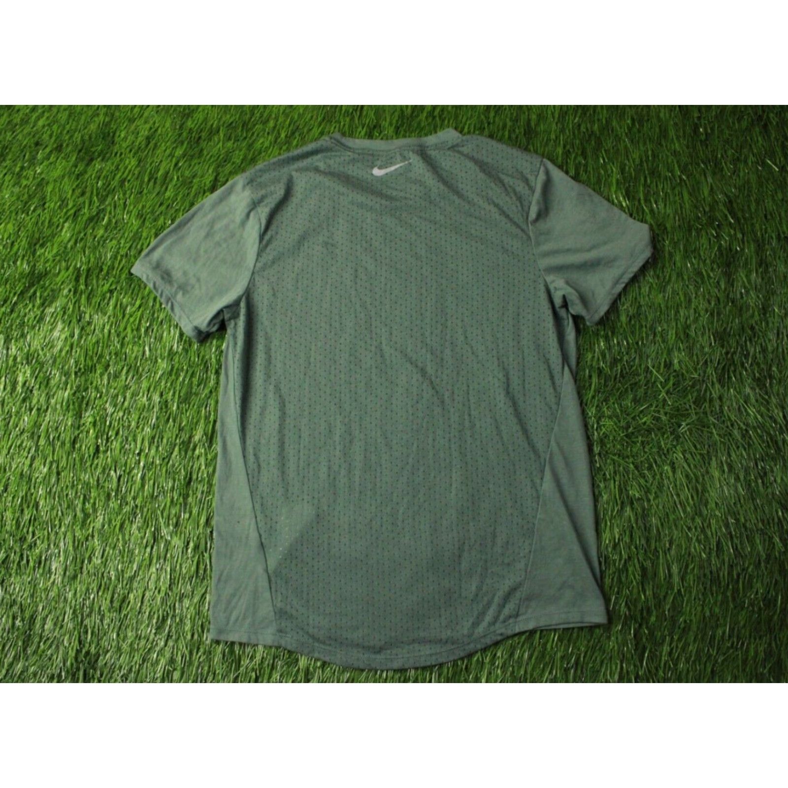 Nike Nike Running Dri-Fit Original 2018 Men Shirt Jersey T-Shirt Size S Green 85% Polyester 15% Cotton Short Sleeve Classic Fit Gaming? Size US S / EU 44-46 / 1 - 7 Thumbnail