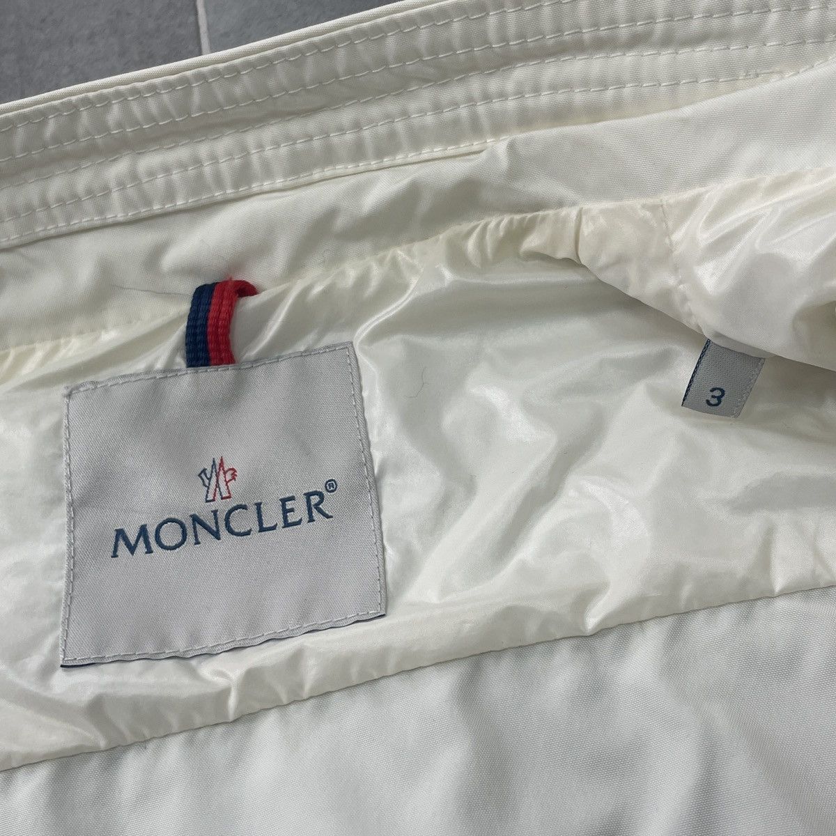 Moncler Authentic Moncler Women Jacket Size 3 (M) Size M / US 6-8 / IT 42-44 - 14 Thumbnail