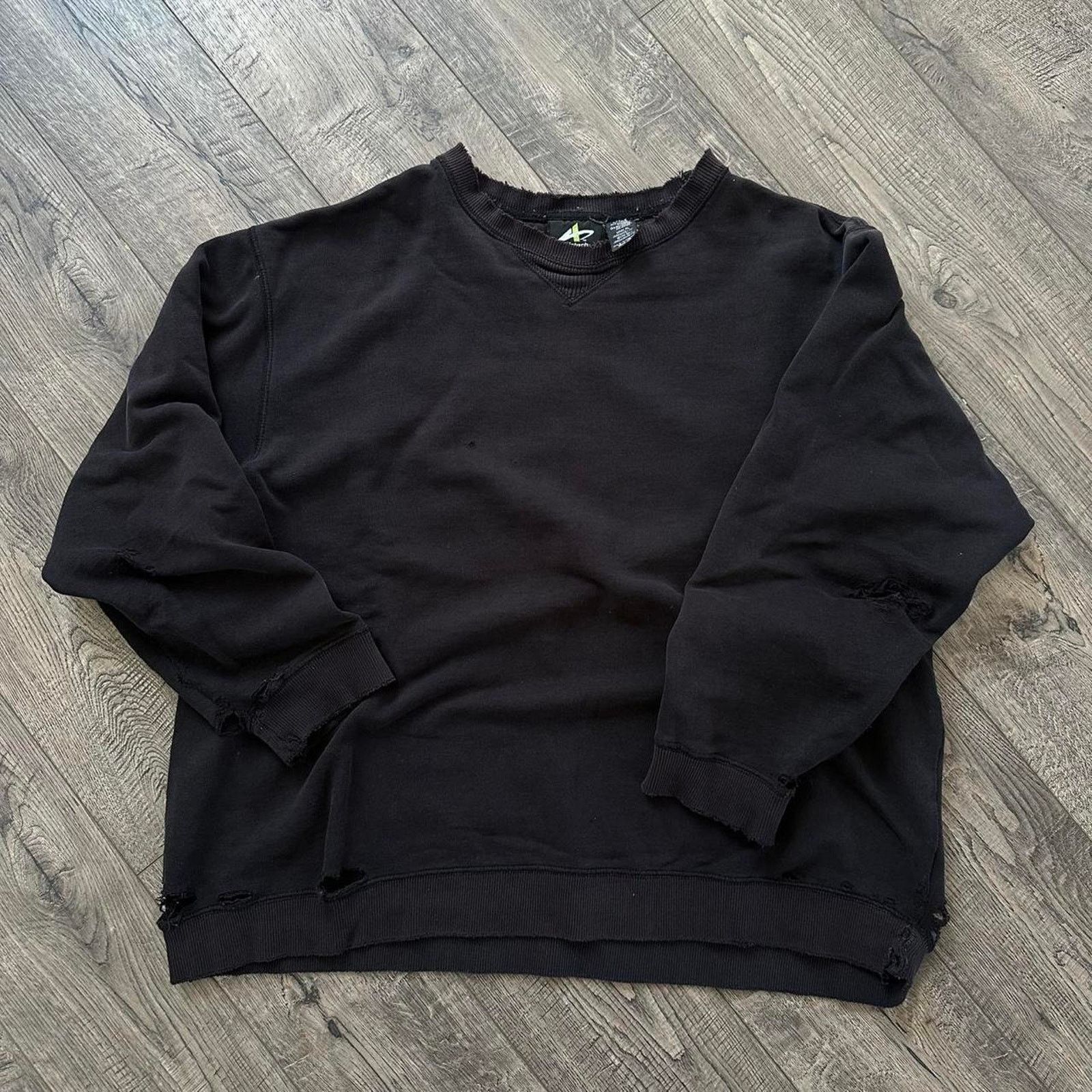 Vintage Vintage 00s Black Cotton Faded Thrashed Crewneck Sweatshirt Size US XL / EU 56 / 4 - 2 Thumbnail