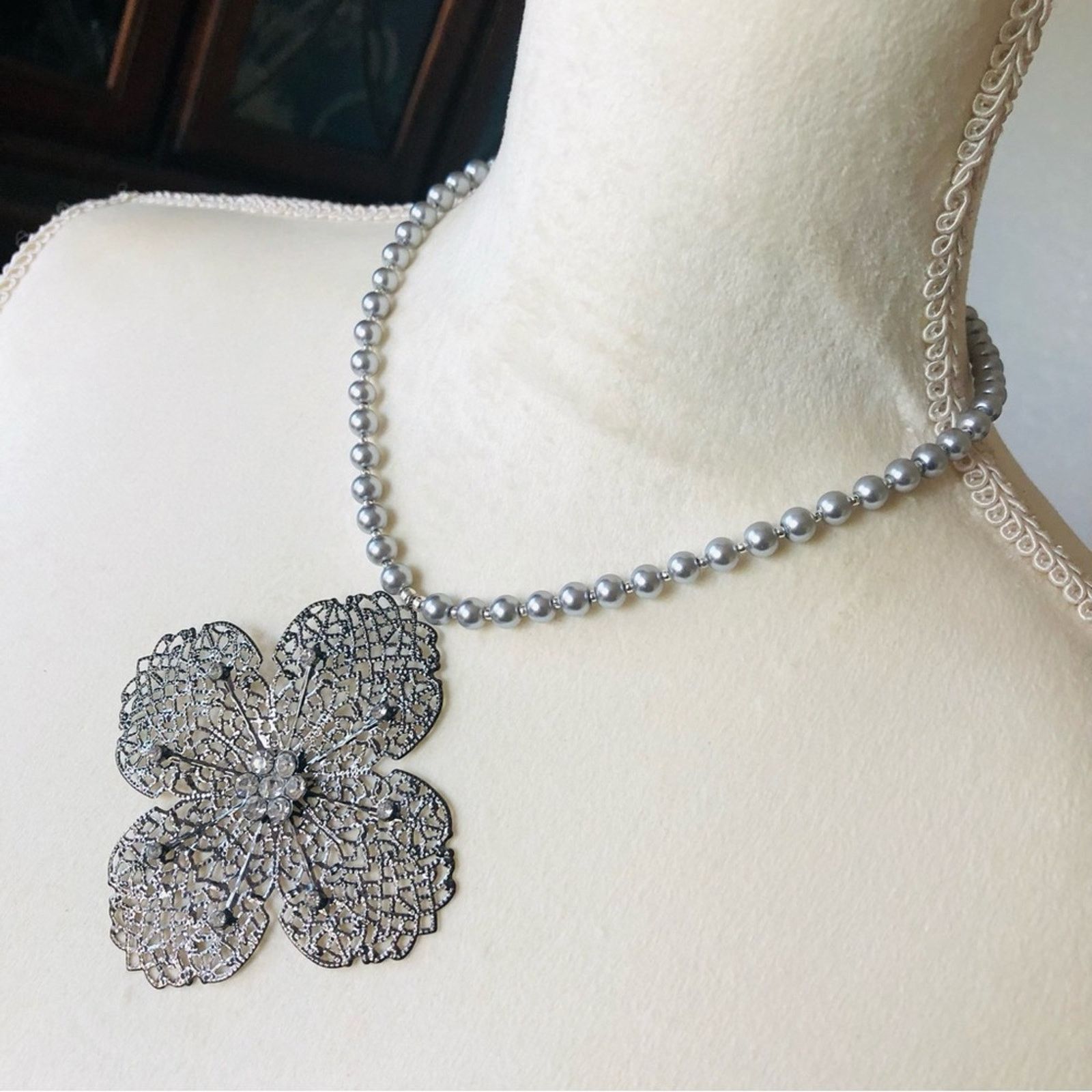 Handmade Handcrafted repurpose large filigree floral Pearl necklace Size ONE SIZE - 5 Thumbnail