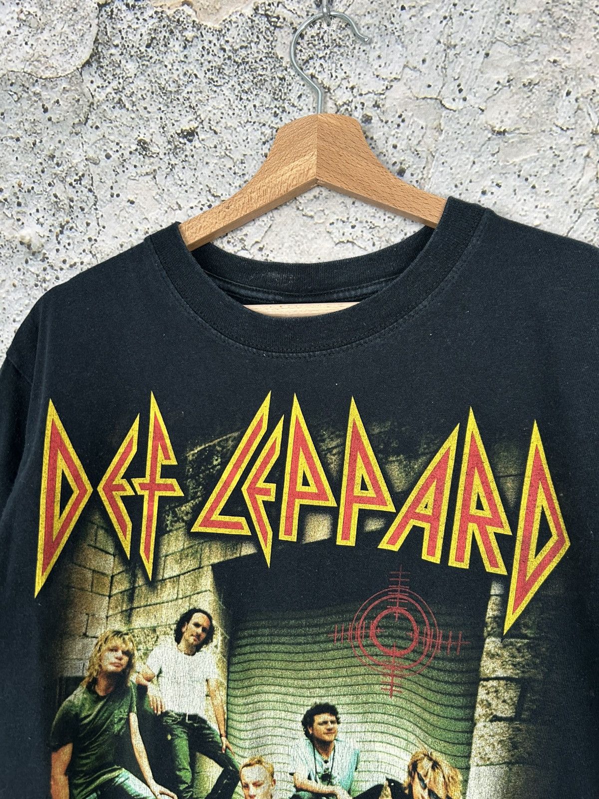 Band Tees Vintage Def Leppard Rock Of Ages 2006 Band Graphic Tee Size US M / EU 48-50 / 2 - 3 Thumbnail
