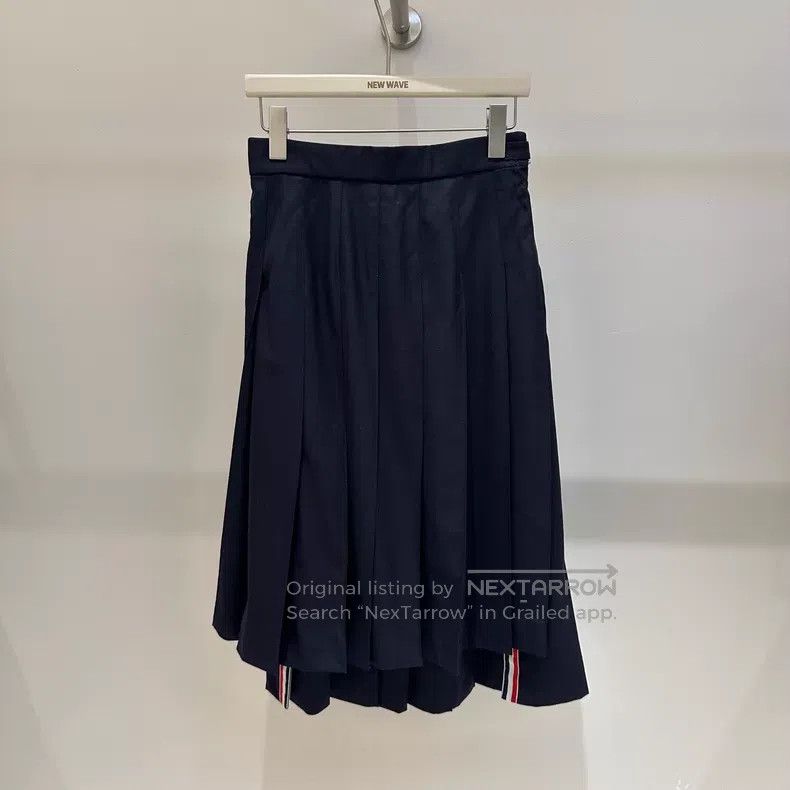 Thom Browne Thom Browne Classic Pleated Skirt in Dark Blue with Gold B Size 25" / US 0 / IT 36 - 1 Thumbnail