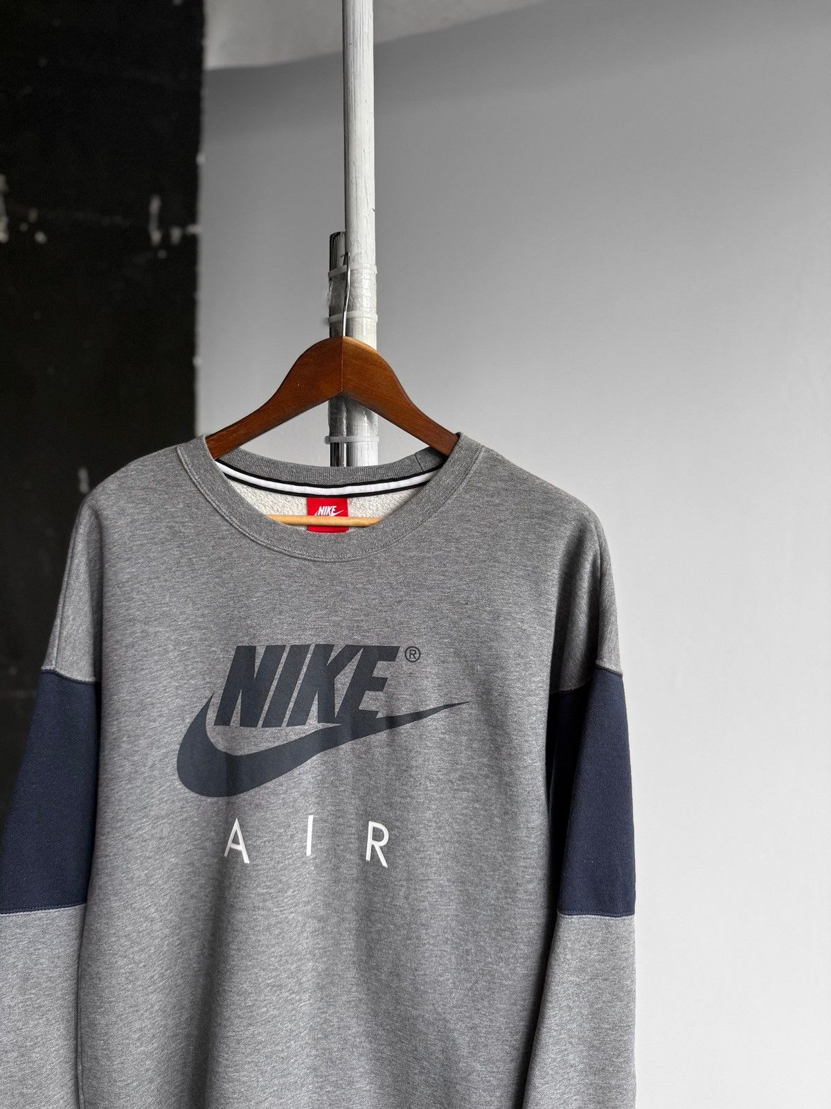 Nike Nike Air Mens Gray Long Sleeve Crew Neck Sweatshirt Size US S / EU 44-46 / 1 - 2 Thumbnail