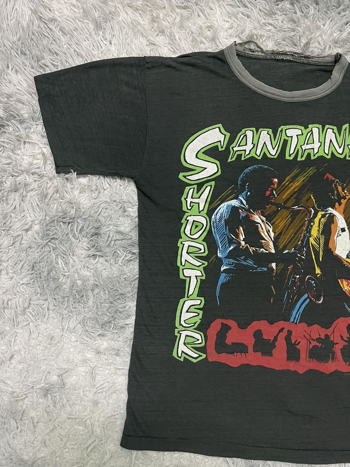Band Tees VERY RARE 80s SANTANA ROCK TSHIRT DISTRESSED Size US M / EU 48-50 / 2 - 3 Thumbnail