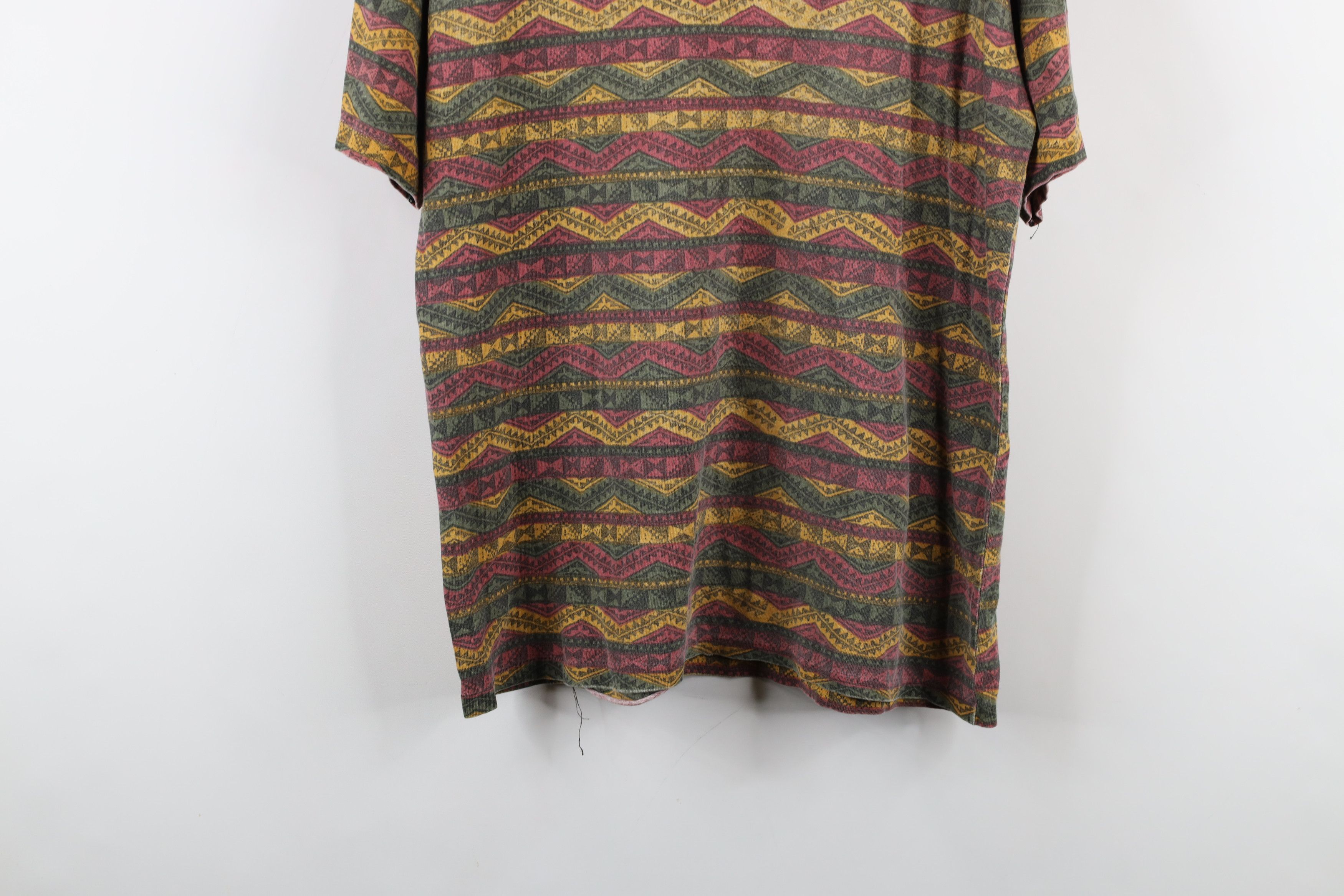 Vintage Vintage 80s 90s Surf Gear Rainbow Southwestern T-Shirt USA Size US M / EU 48-50 / 2 - 14 Thumbnail