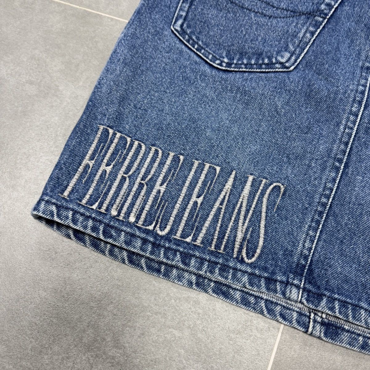 Ferre × Vintage Vintage Ferre Jeans Embroidered Logo Denim Skirt Size M Size 34" / US 12 / IT 48 - 14 Thumbnail