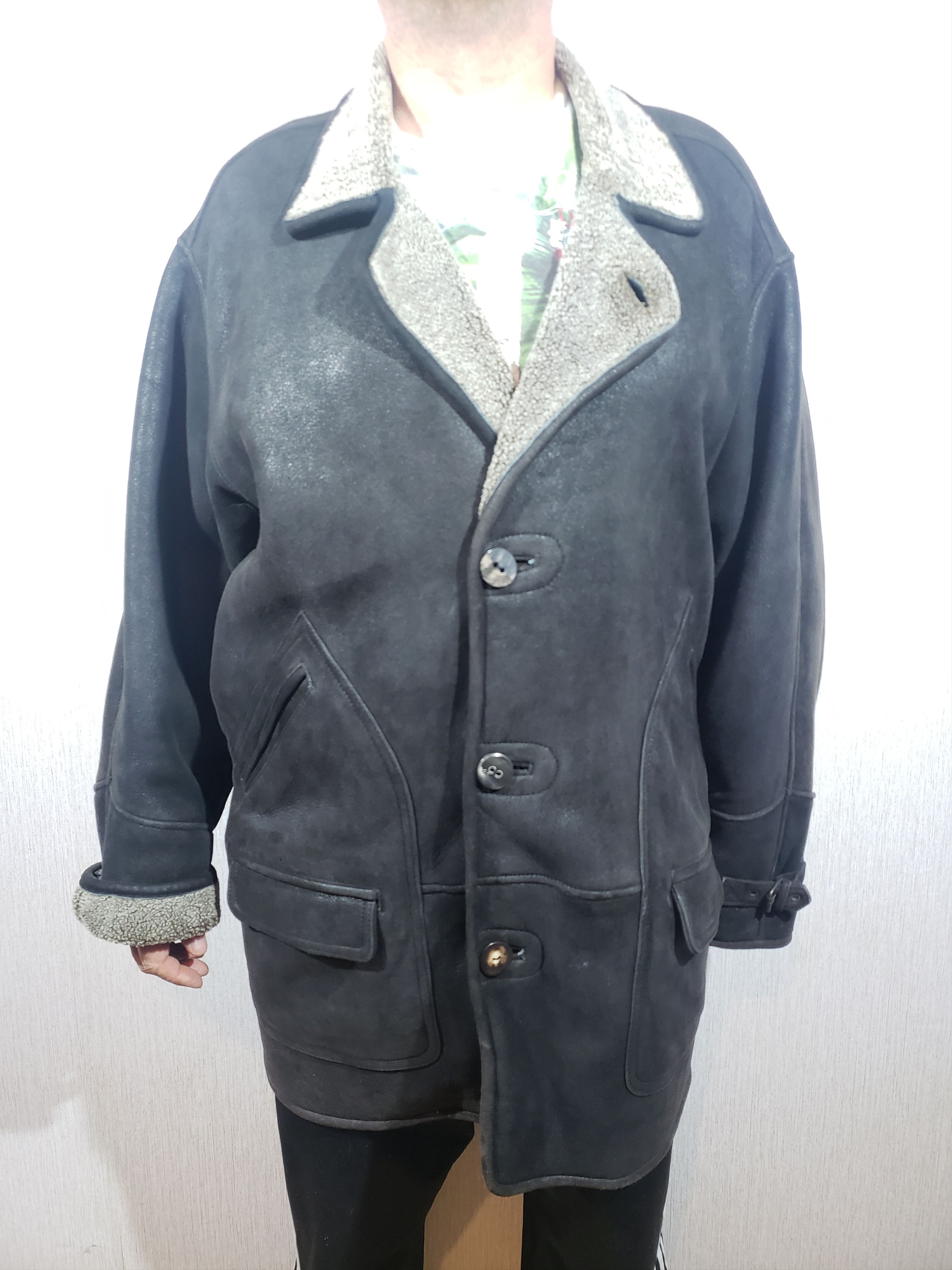 Other Wonderful men's black sheepskin coat with buttons. Size US XL / EU 56 / 4 - 1 Thumbnail