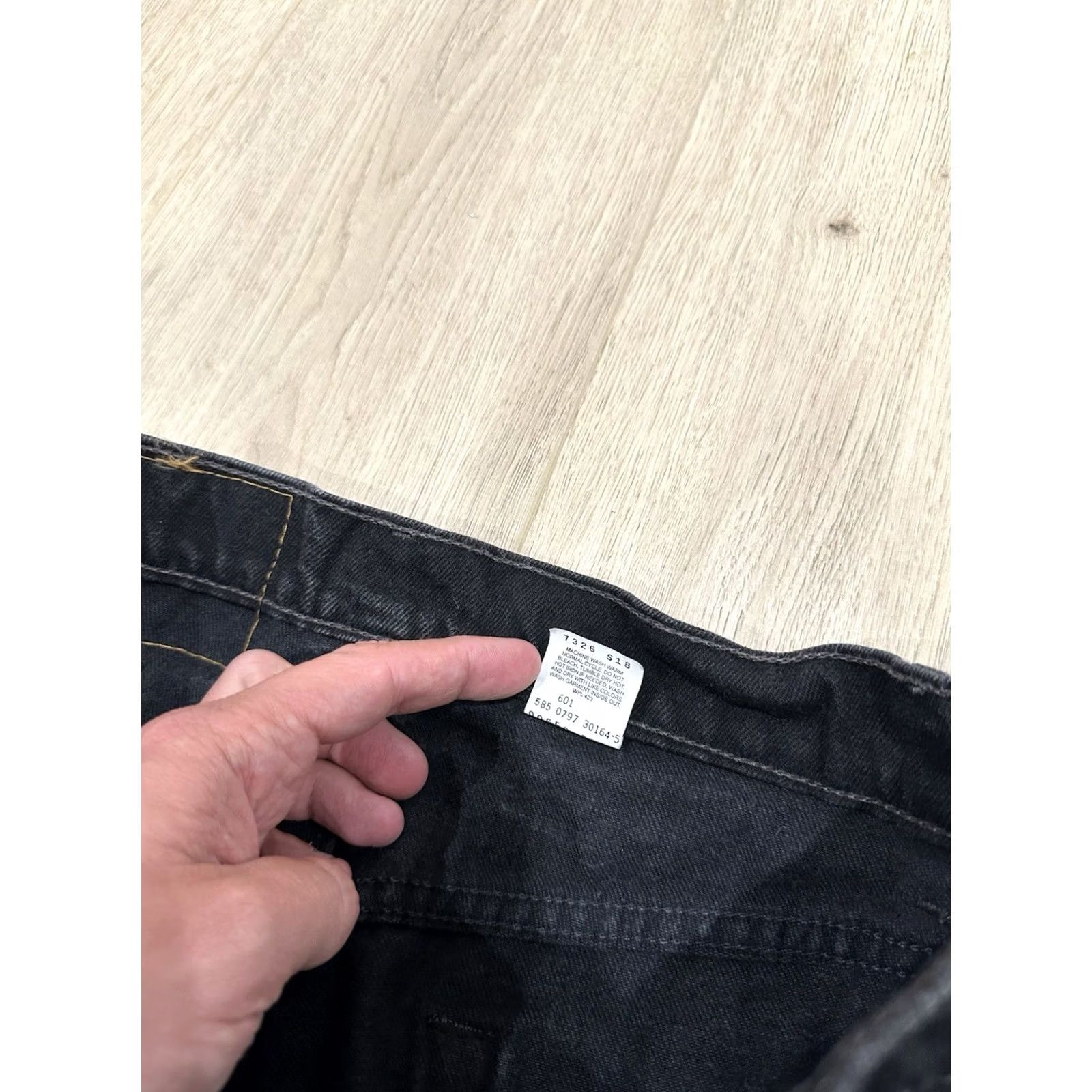 Levi's VINTAGE Levi's 550 Jeans Mens 33x32 Black Denim Relaxed Fit USA 90s 2000s 5-Pocket N/A Size US 33 - 7 Thumbnail