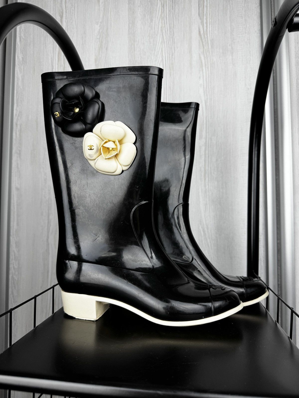Chanel CHANEL Rubber Camellia Rain Boots Black size 37 Size US 7 / IT 37 - 2 Thumbnail