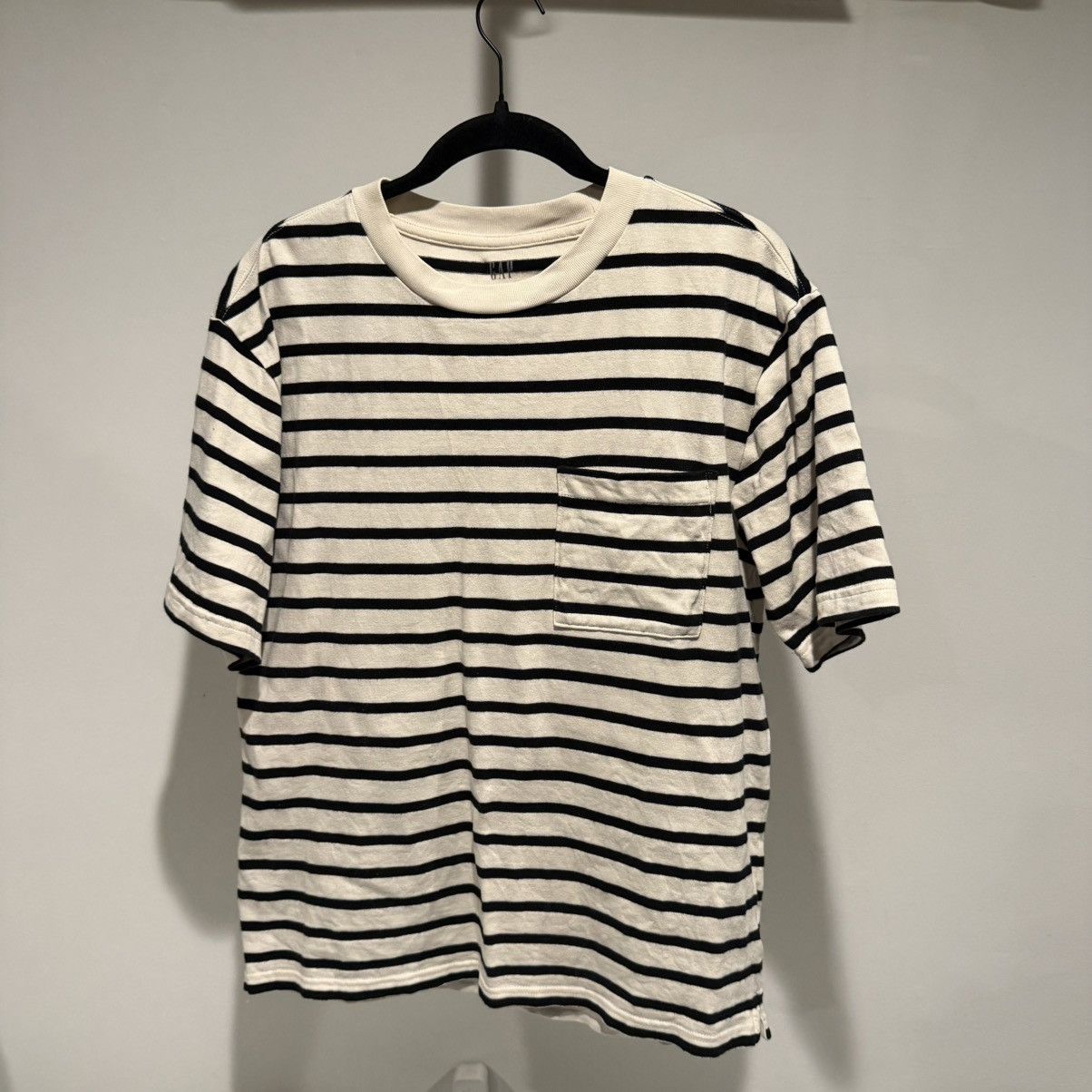 Gap GAP Striped Pocket Tee – Cream/White & Black, Fits M/L Size US S / EU 44-46 / 1 - 1 Thumbnail