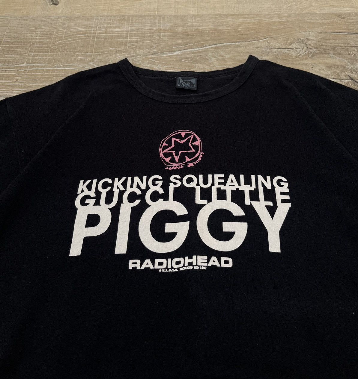 Band Tees RADIOHEAD 1997 KICKING SQUEALING GUCCI LITTLE PIGGY T-SHIRT Size US L / EU 52-54 / 3 - 2 Thumbnail