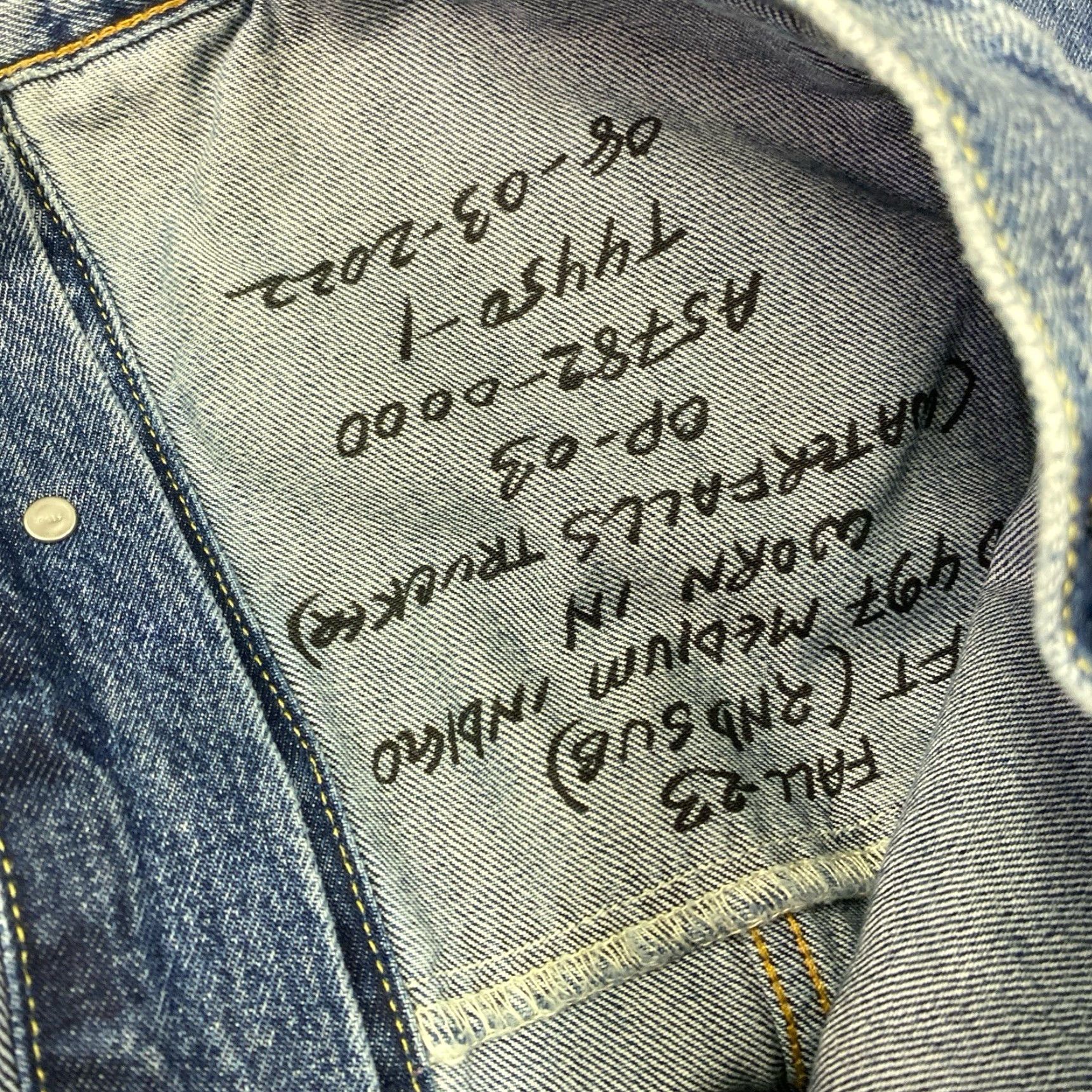 Levi's VINTAGE Levi's Trucker Jacket Denim Sample Stock Blue M Men Medium Jeans Jacket Collared Lined Size US M / EU 48-50 / 2 - 5 Thumbnail