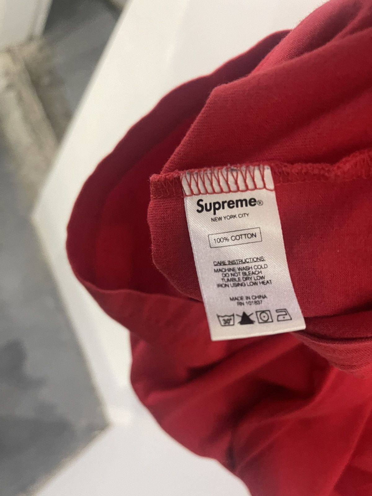 Supreme Supreme red embossed tee shirt Size US M / EU 48-50 / 2 - 4 Thumbnail