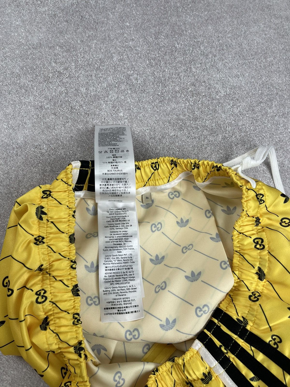 Adidas × Gucci Gucci x Adidas GG Full Logo Yellow/Black Shorts Size M Size 27" / US 4 / IT 40 - 10 Thumbnail