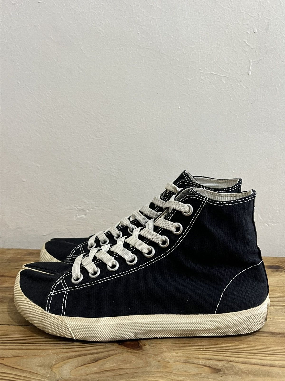 Maison Margiela Maison Margiela Canvas Tabi Hightop Sneakers Size US 7 / IT 37 - 3 Thumbnail