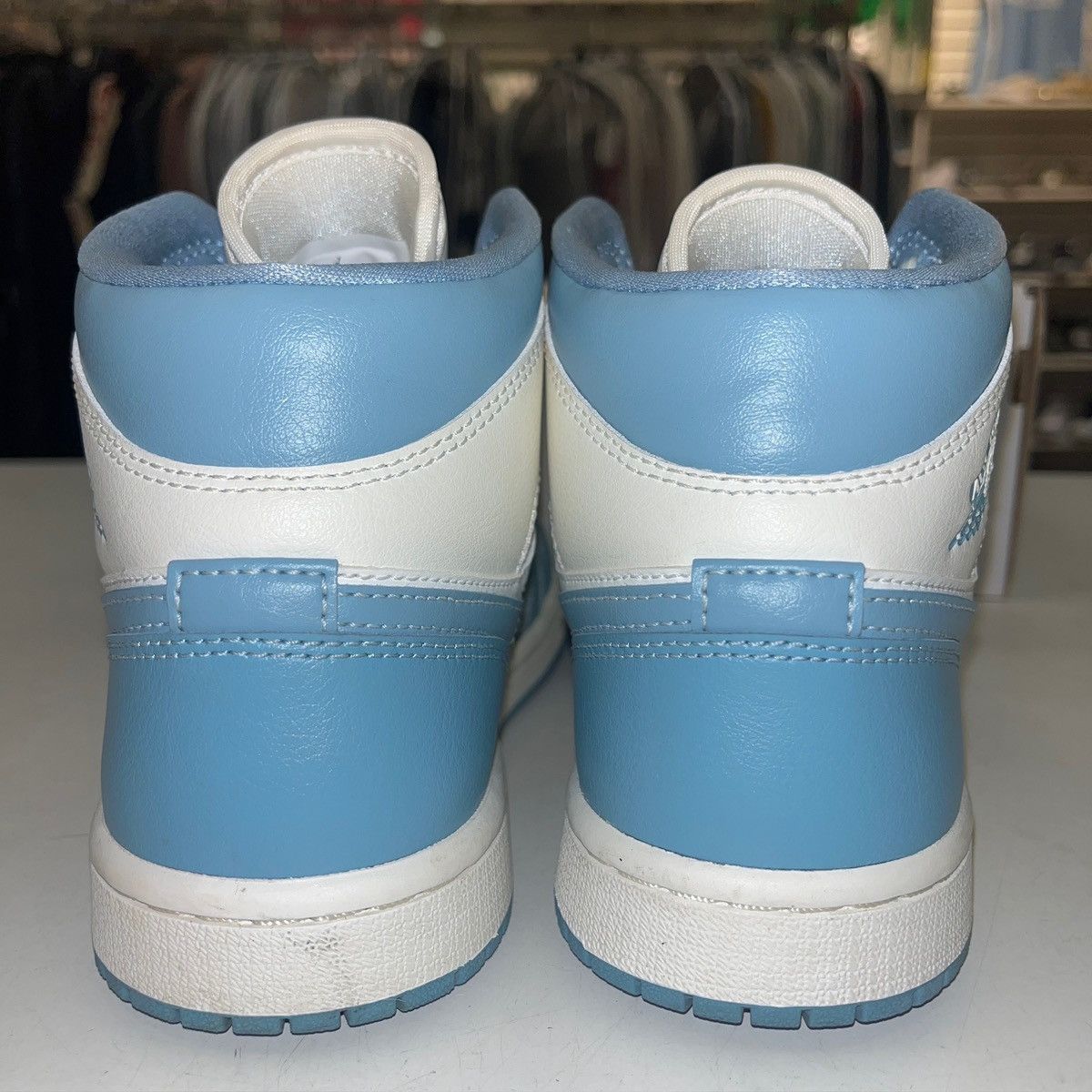 Jordan Brand Size 7W (5.5M)- Air Jordan 1 Mid University Blue -BQ6472-141 Size US 7 / IT 37 - 4 Thumbnail