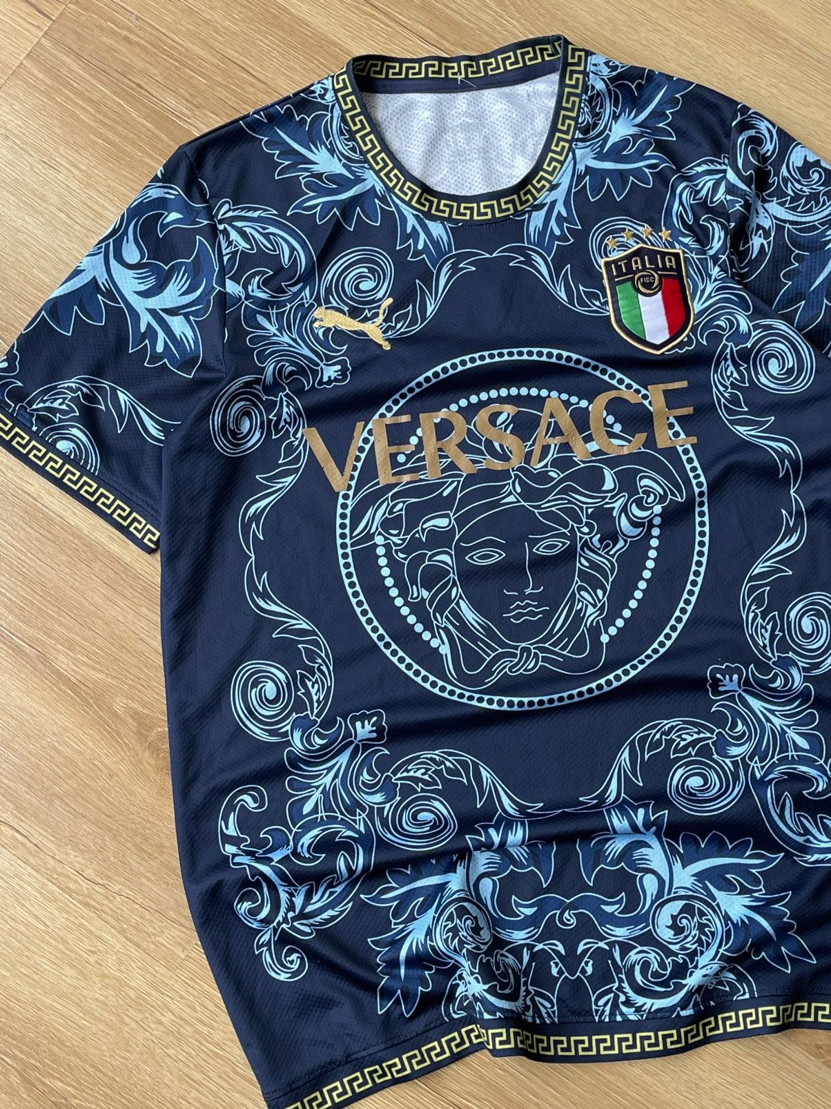 Puma Puma x Versace x Italy Concept Soccer Jersey Size US M / EU 48-50 / 2 - 2 Thumbnail
