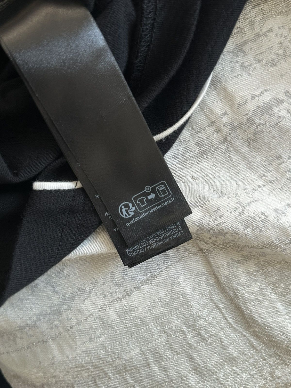 Balenciaga BALENCIAGA SS24 JERSEY "DUBAI" "10" Size US L / EU 52-54 / 3 - 13 Thumbnail