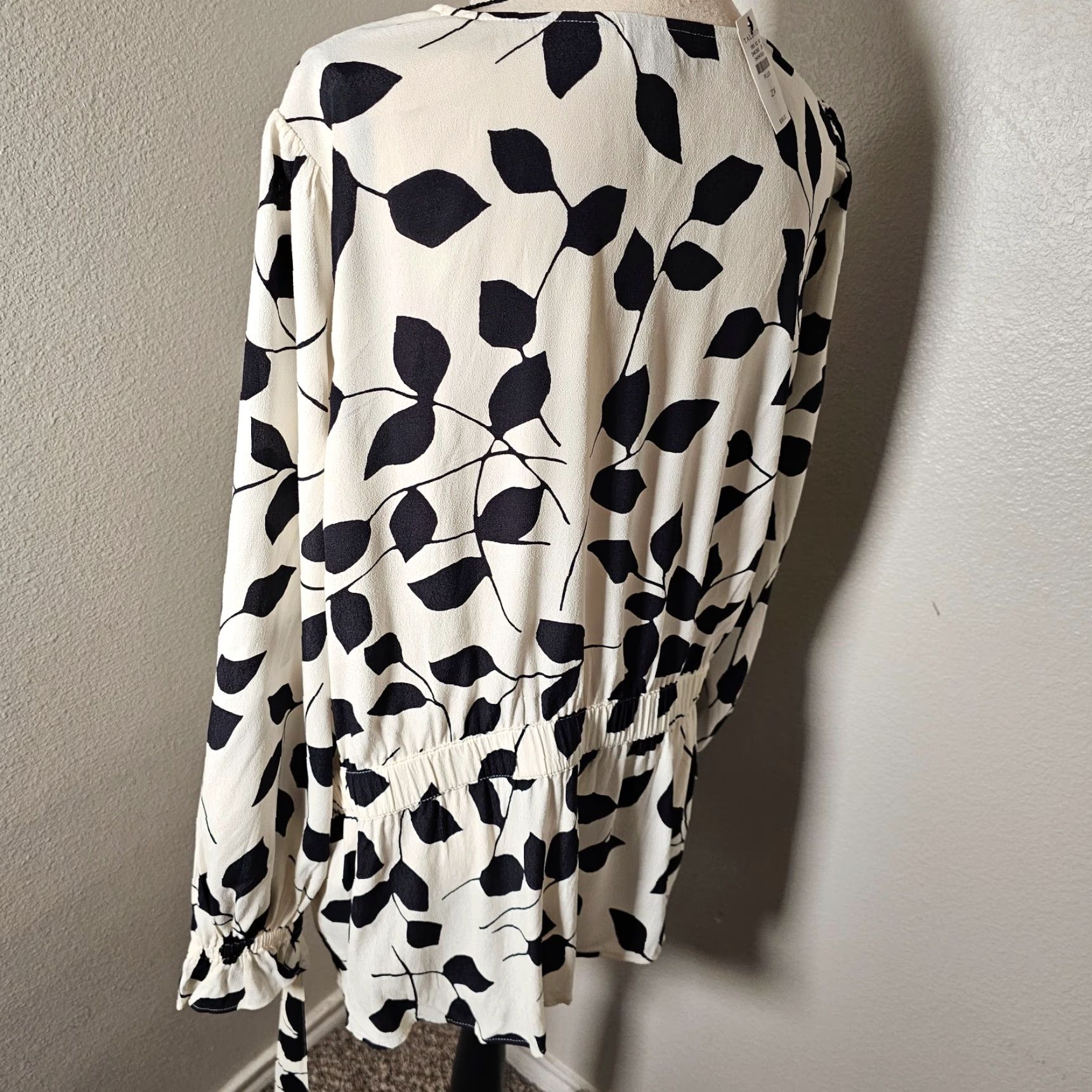 Talbots Talbots Blouse Shirt Plus 2X White Black V-Neck Button Ruffle Lightweight Long Sleeve Capable 100% Cotton Womens Modern Basic Size XXL / US 16-18 / IT 52-54 - 4 Thumbnail