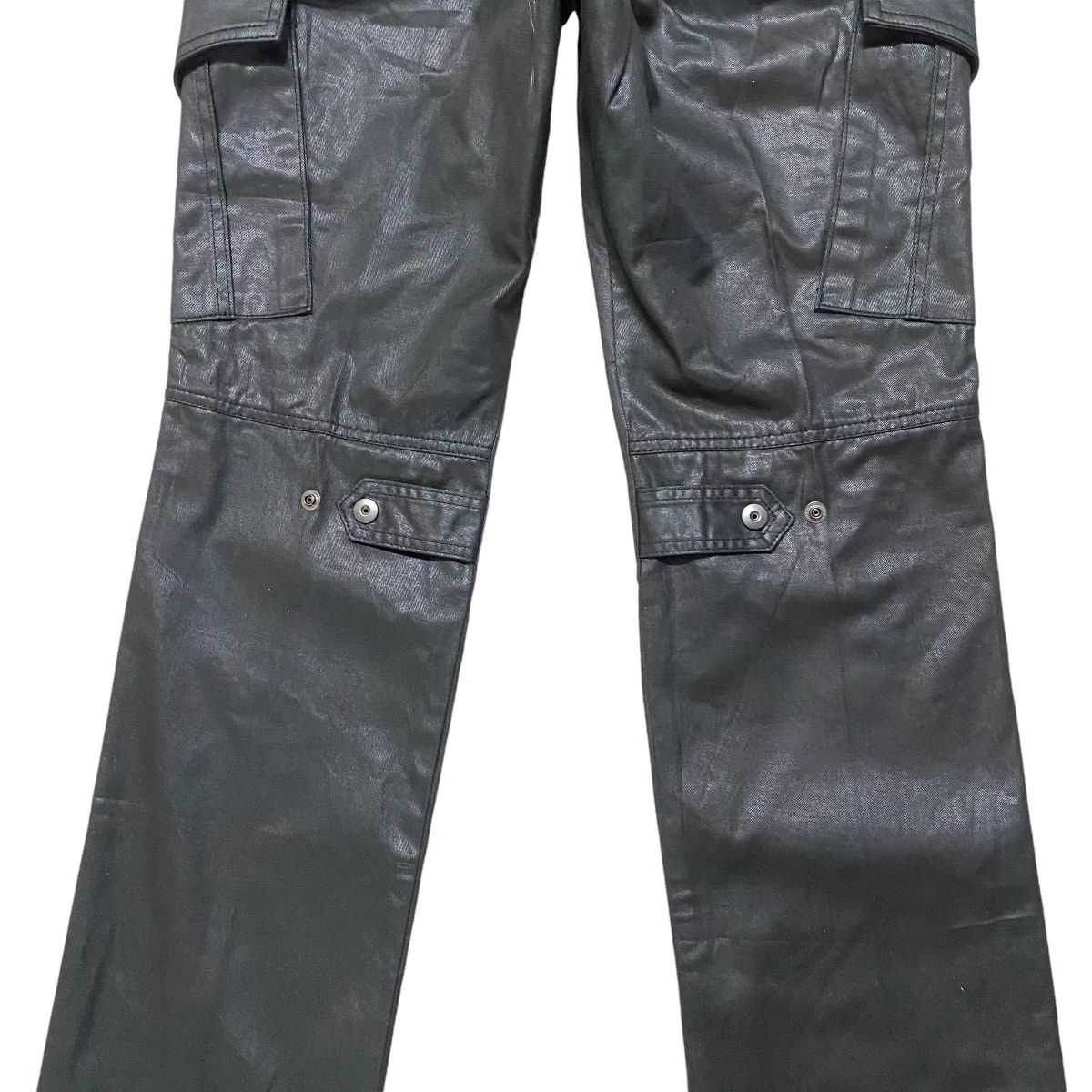 5351 POUR LES HOMMES 5351 Pour Les Hommes Black Waxed Cargo Pants Size US 30 / EU 46 - 15 Thumbnail