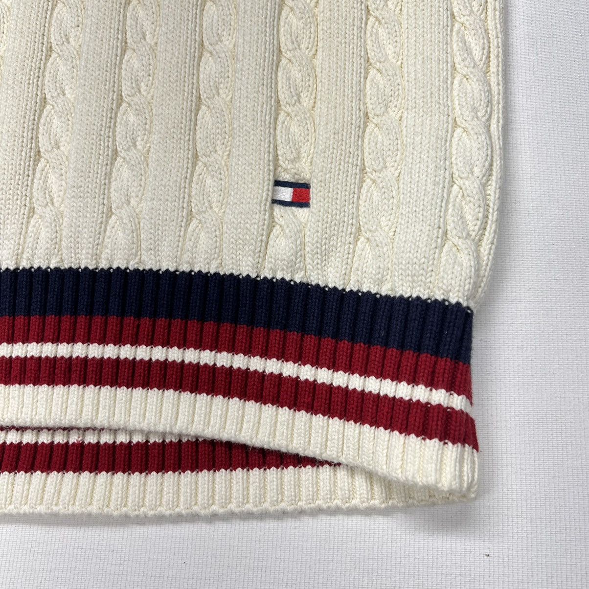 Tommy Hilfiger × Vintage VTG Tommy Hilfiger Sweater Vest White V-Neck Cable Knit Y2K Size US M / EU 48-50 / 2 - 2 Thumbnail