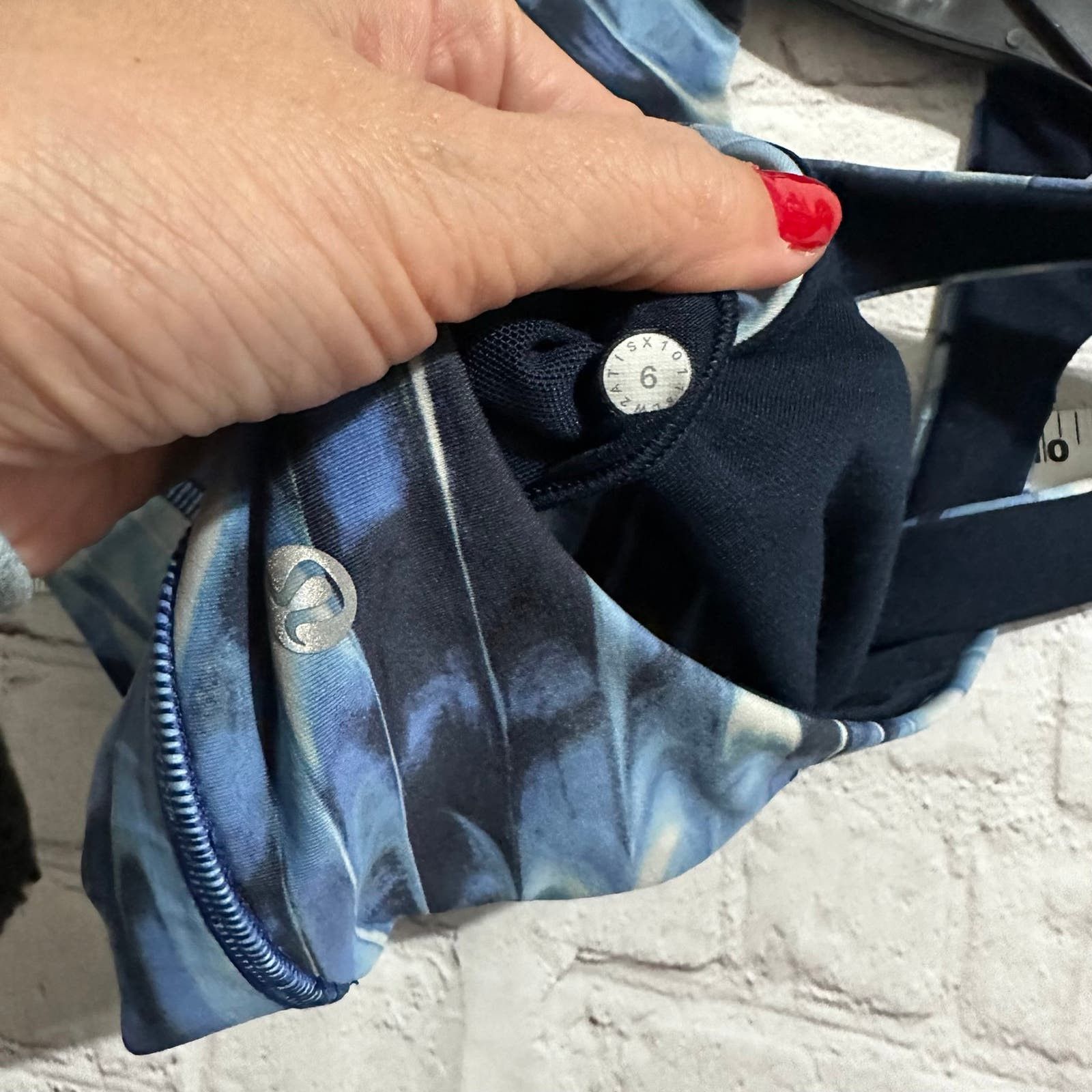 Lululemon lululemon sports bra size 6 Size M / US 6-8 / IT 42-44 - 6 Thumbnail