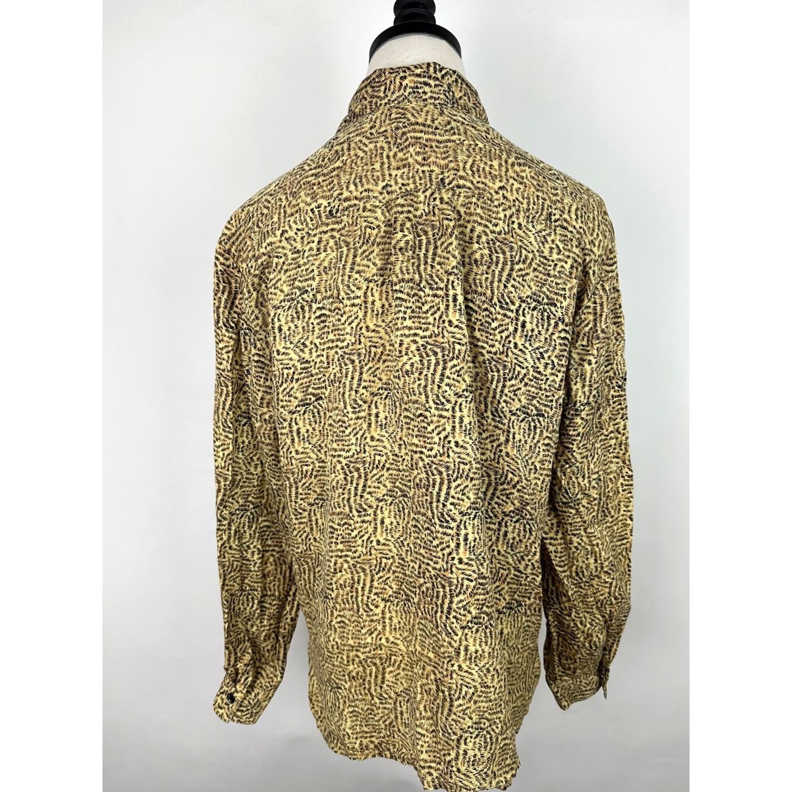 Vintage VINTAGE Galinda Silk Shirt Women's Medium 90s Boxy Button-Up Leopard Print Size M / US 6-8 / IT 42-44 - 6 Thumbnail