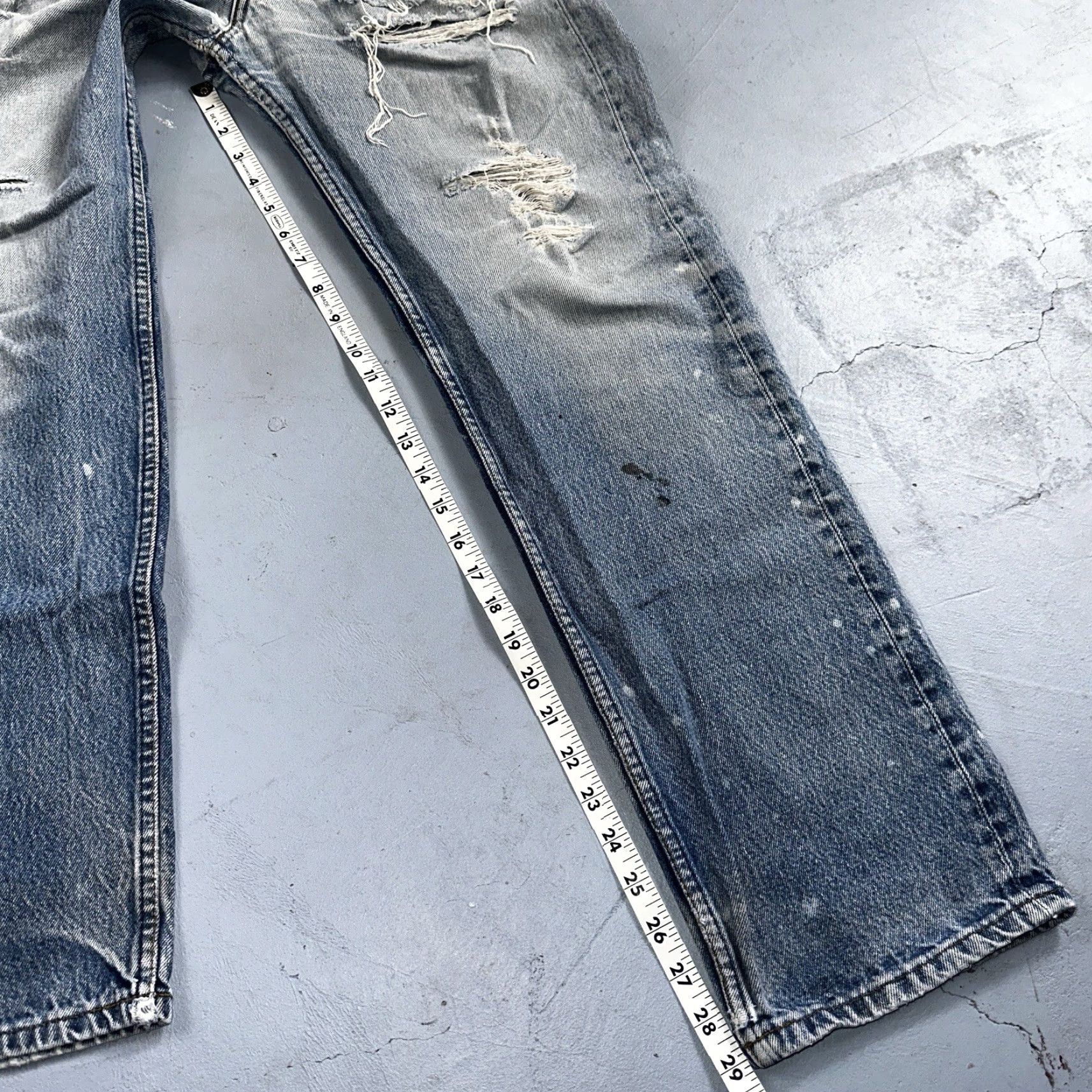 Levi's VINTAGE Levi's 501 Jeans 90s Straight Leg Light Wash 35x33 Men Blue Denim 501 Series 90s Mens Size US 35 - 5 Thumbnail