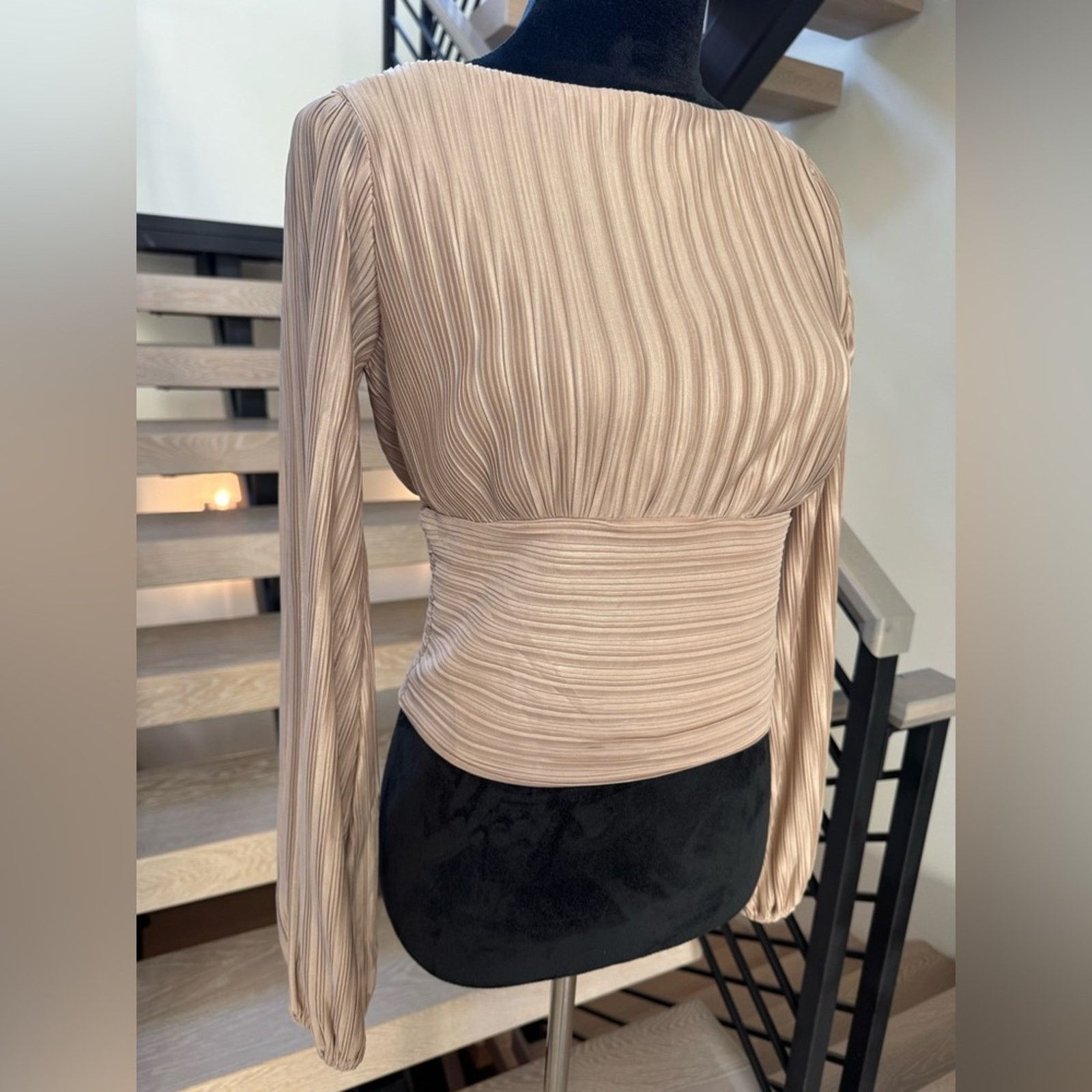 Other New Elegant Beige Long Sleeve Women's Top size M Size M / US 6-8 / IT 42-44 - 2 Thumbnail