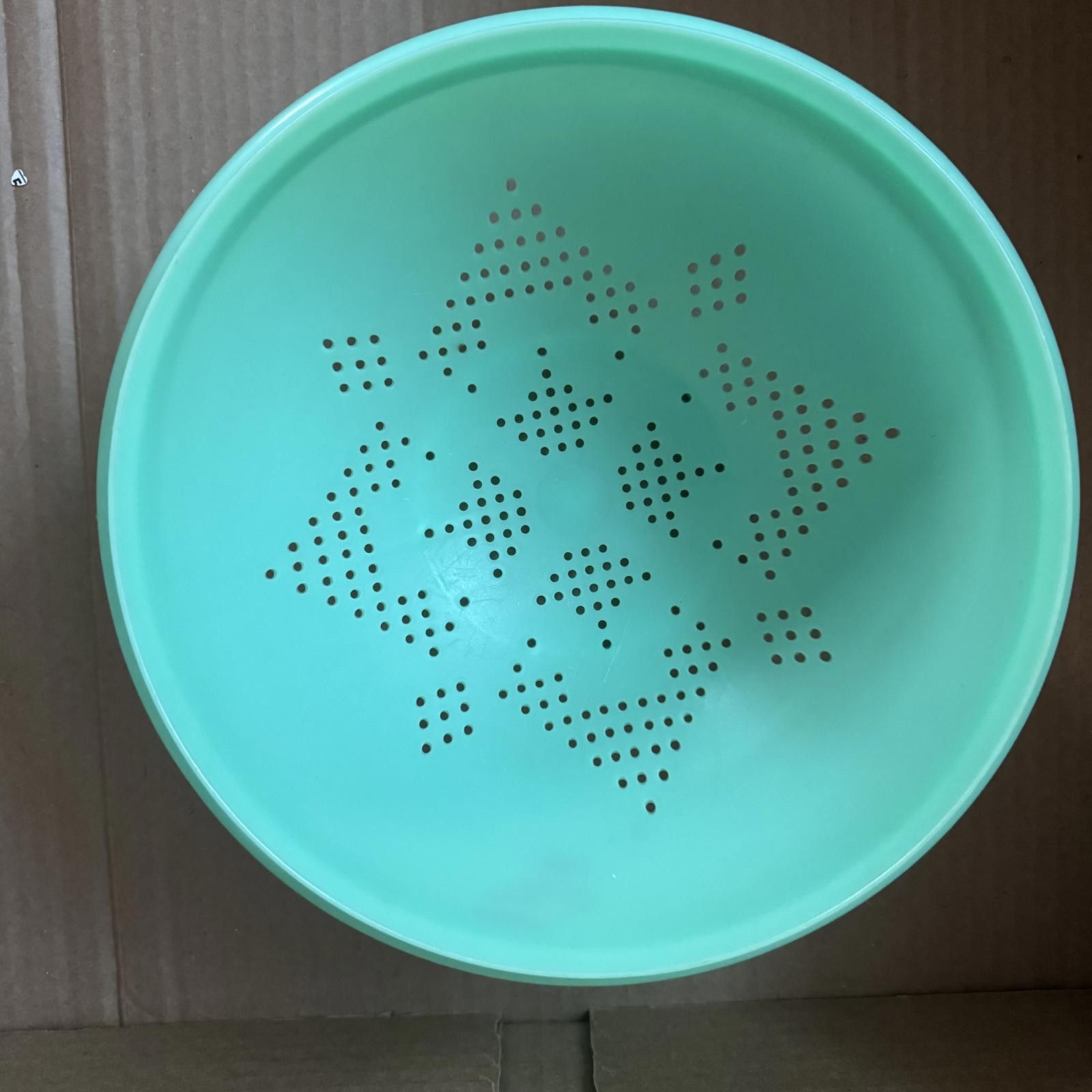Other Vintage Tupperware Green Plastic Colander Strainer Size ONE SIZE - 1 Thumbnail