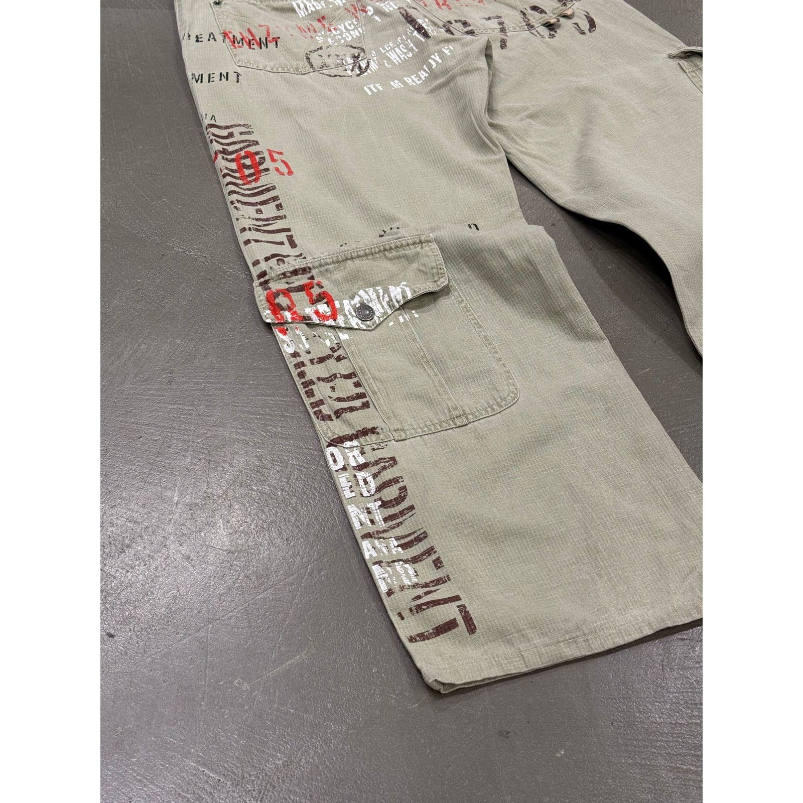 Dolce & Gabbana S/S 2005 Dolce & Gabbana “Recycled Garment” cargo pants Size US 36 / EU 52 - 7 Thumbnail