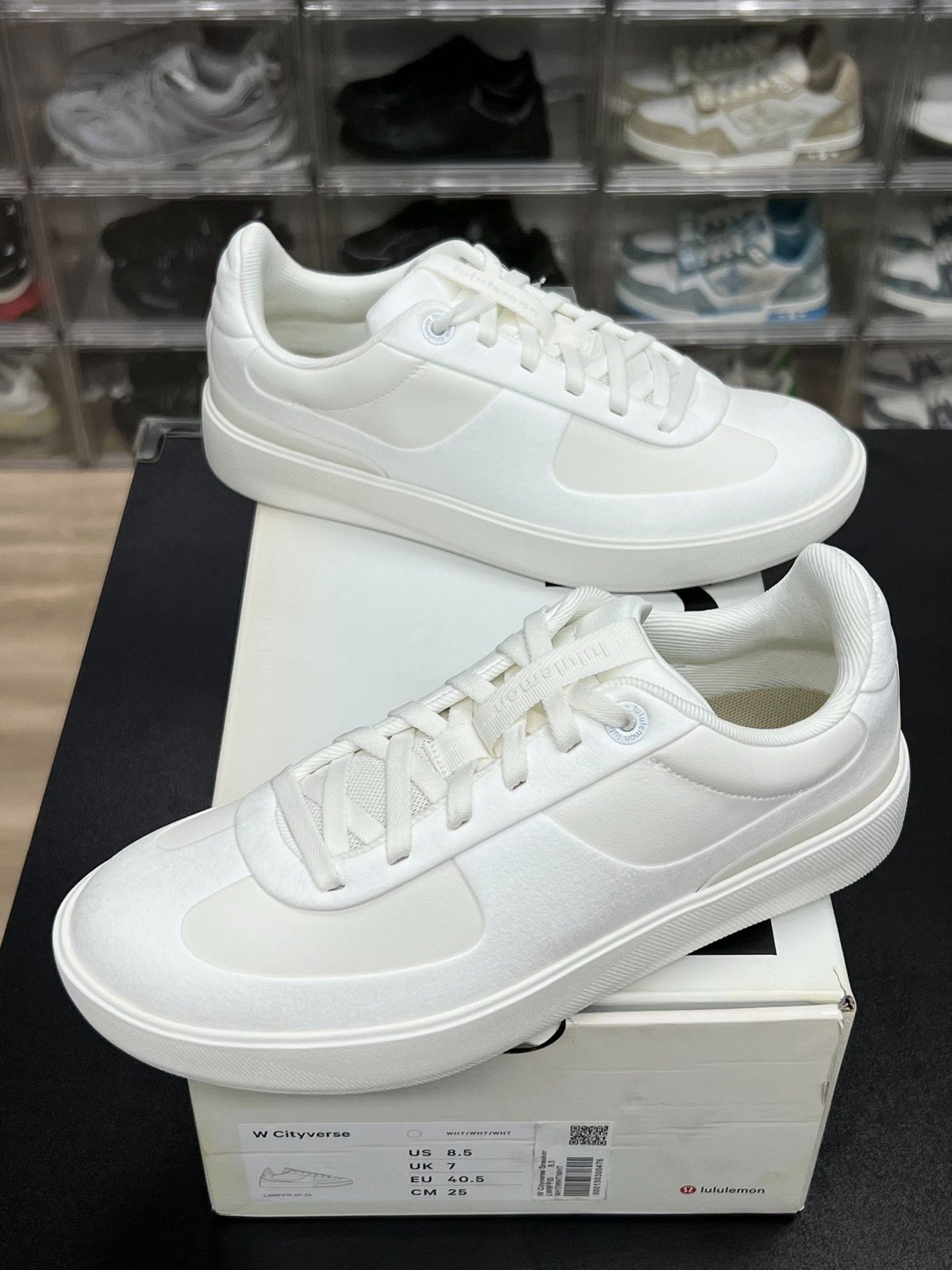 Lululemon Lululemon White Lowtop Sneakers 7.5 Men Size US 7.5 / EU 40-41 - 1 Thumbnail