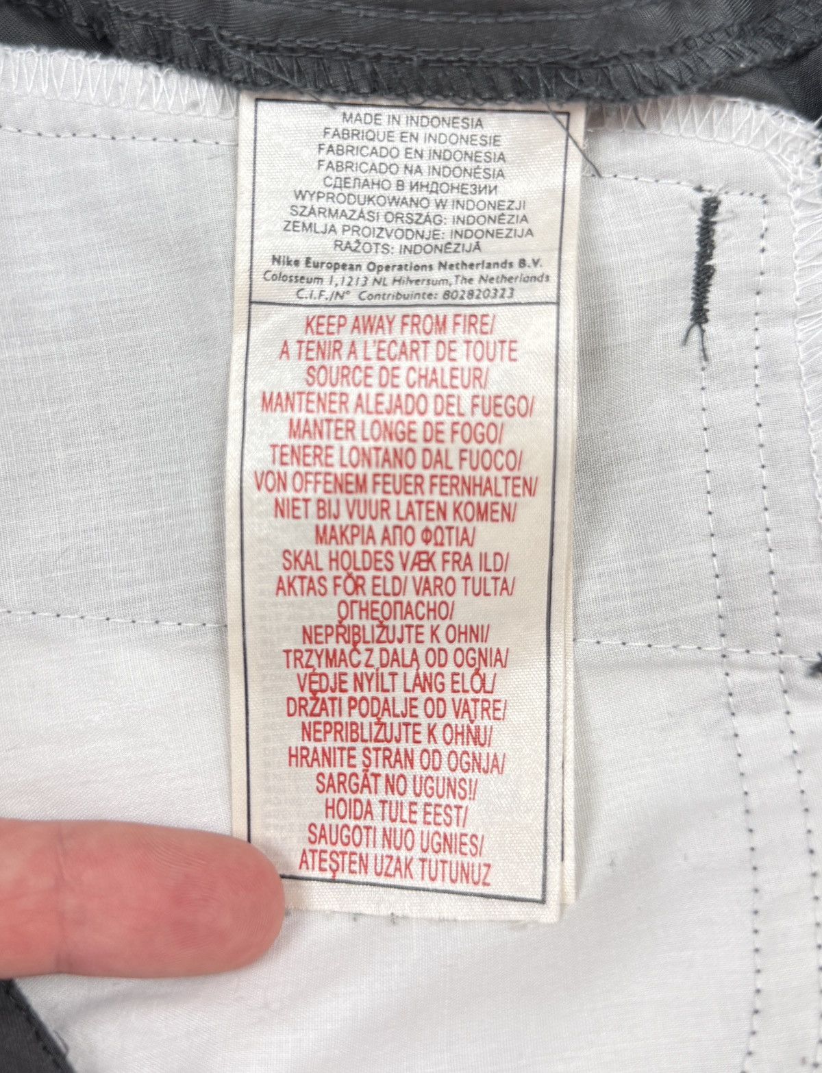 Nike ACG Y2K Vintage Nike ACG Gray Nylon Cargo Mini Skirt M Size 28" / US 6 / IT 42 - 9 Thumbnail
