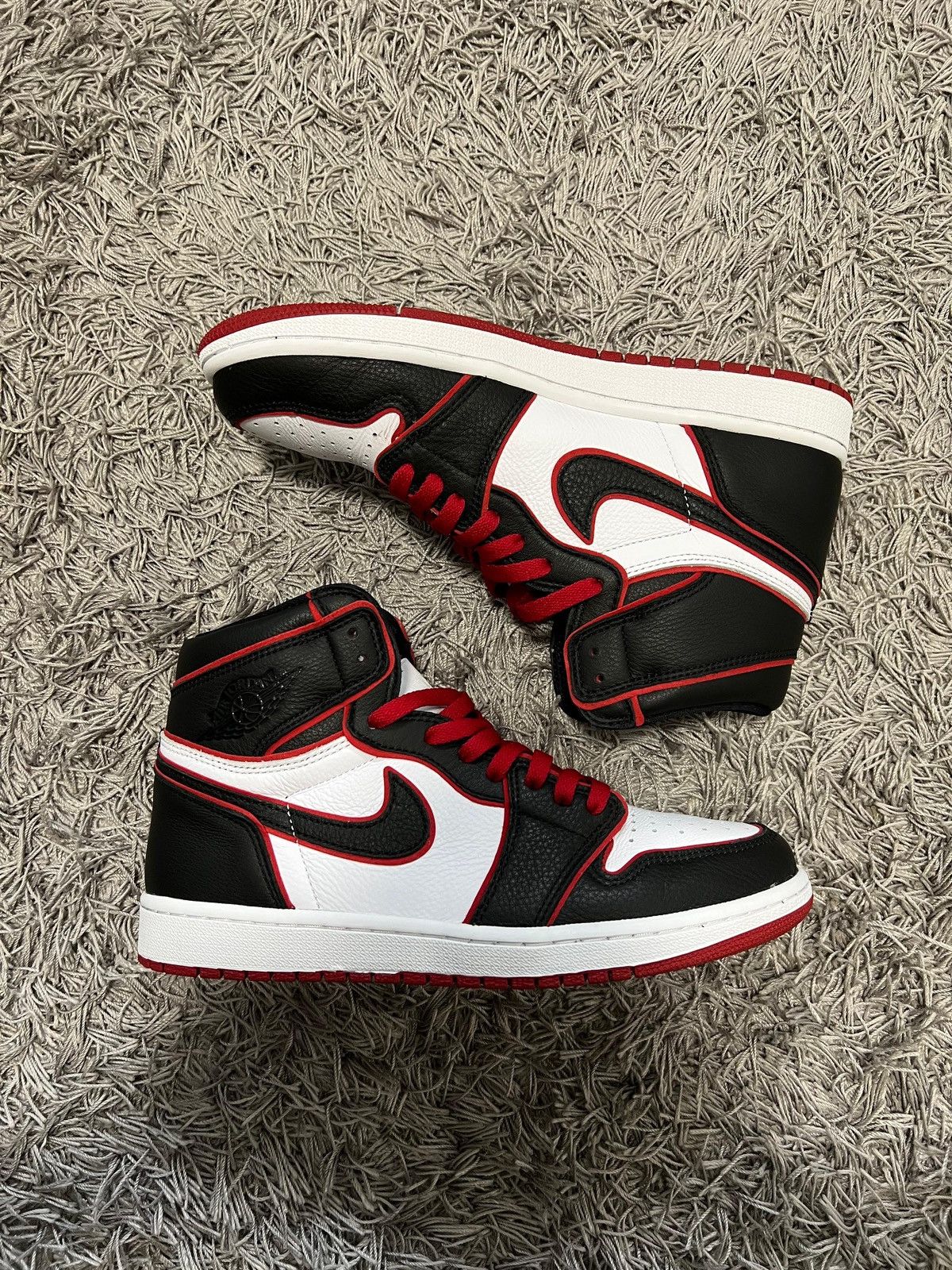 Nike Jordan 1 retro high Bloodline Size US 9 / EU 42 - 1 Thumbnail