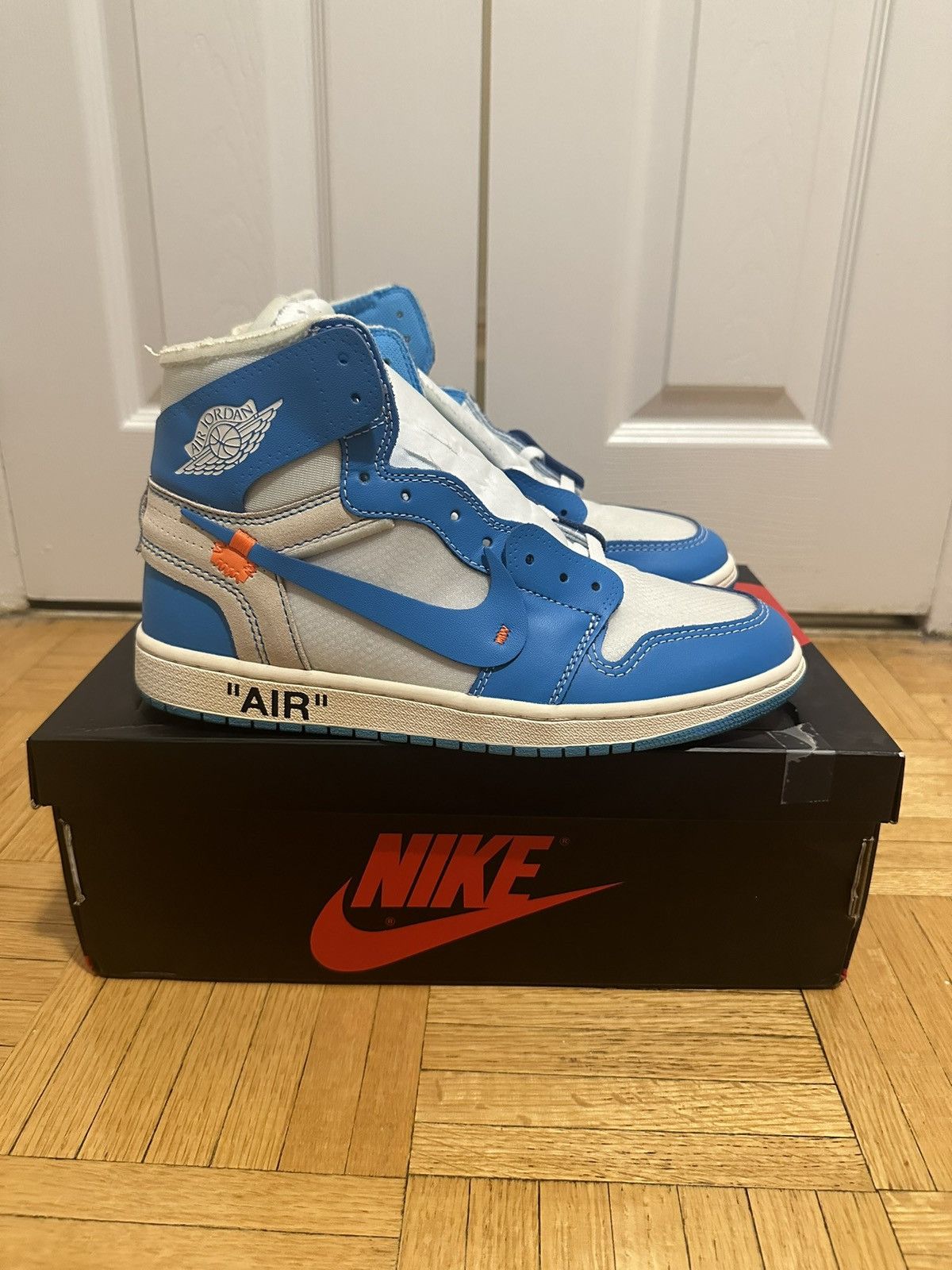 Jordan Brand × Off-White Jordan 1 OFF-White UNC Size 9 Size US 9 / EU 42 - 4 Thumbnail