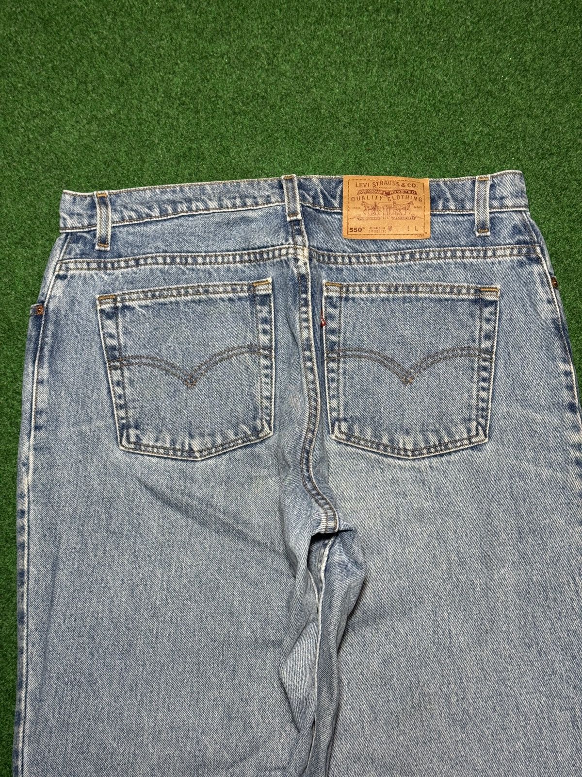 Levi's Vintage Clothing Levis 550 16 90s Relaxed 35x32 Light Wash Tapered Jeans Size 38" / US 16 / IT 52 - 2 Thumbnail