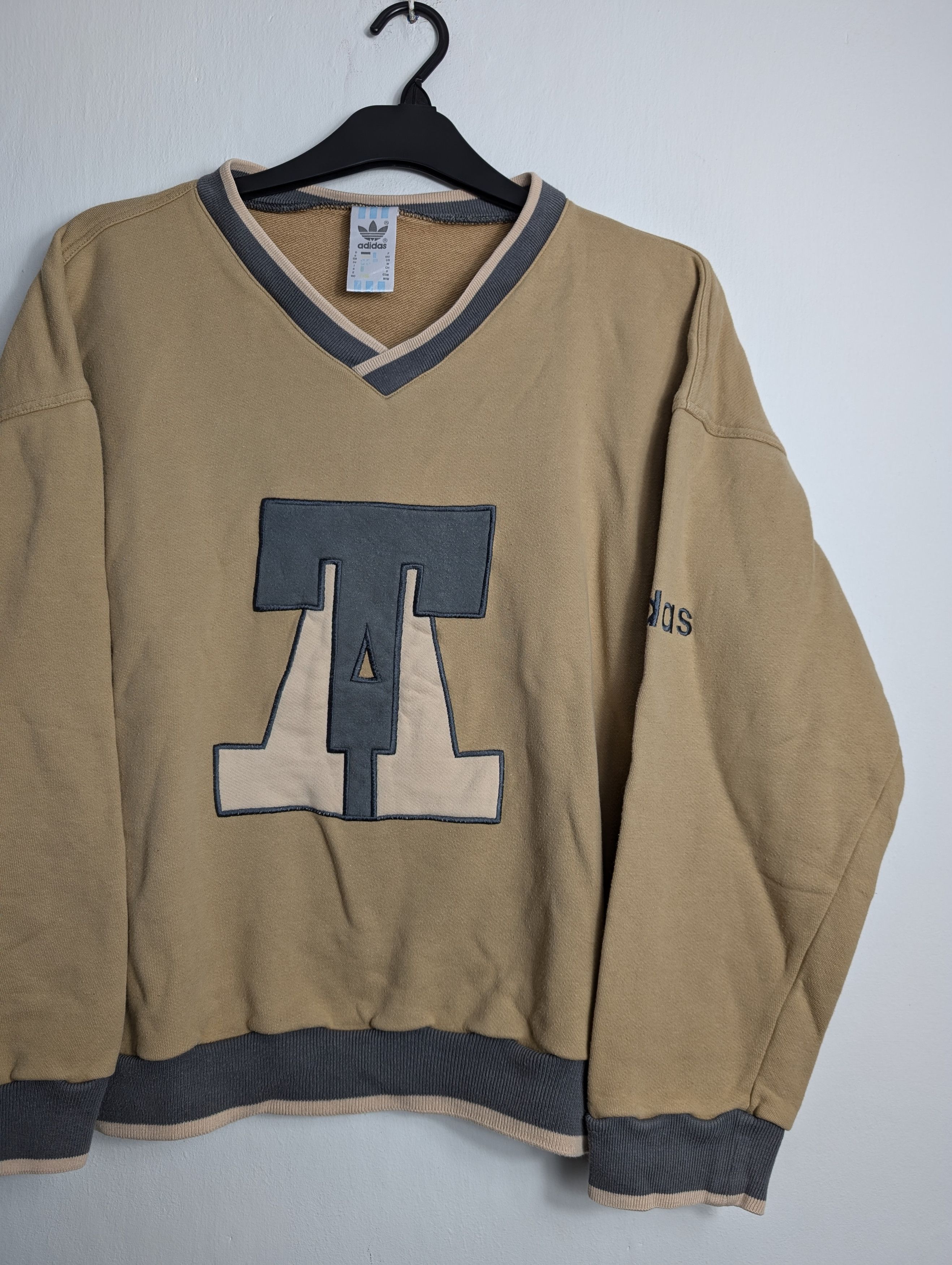 Adidas Vintage Adidas V-Neck Sweatshirt Boxy Sand Retro Y2K Size US M / EU 48-50 / 2 - 2 Thumbnail