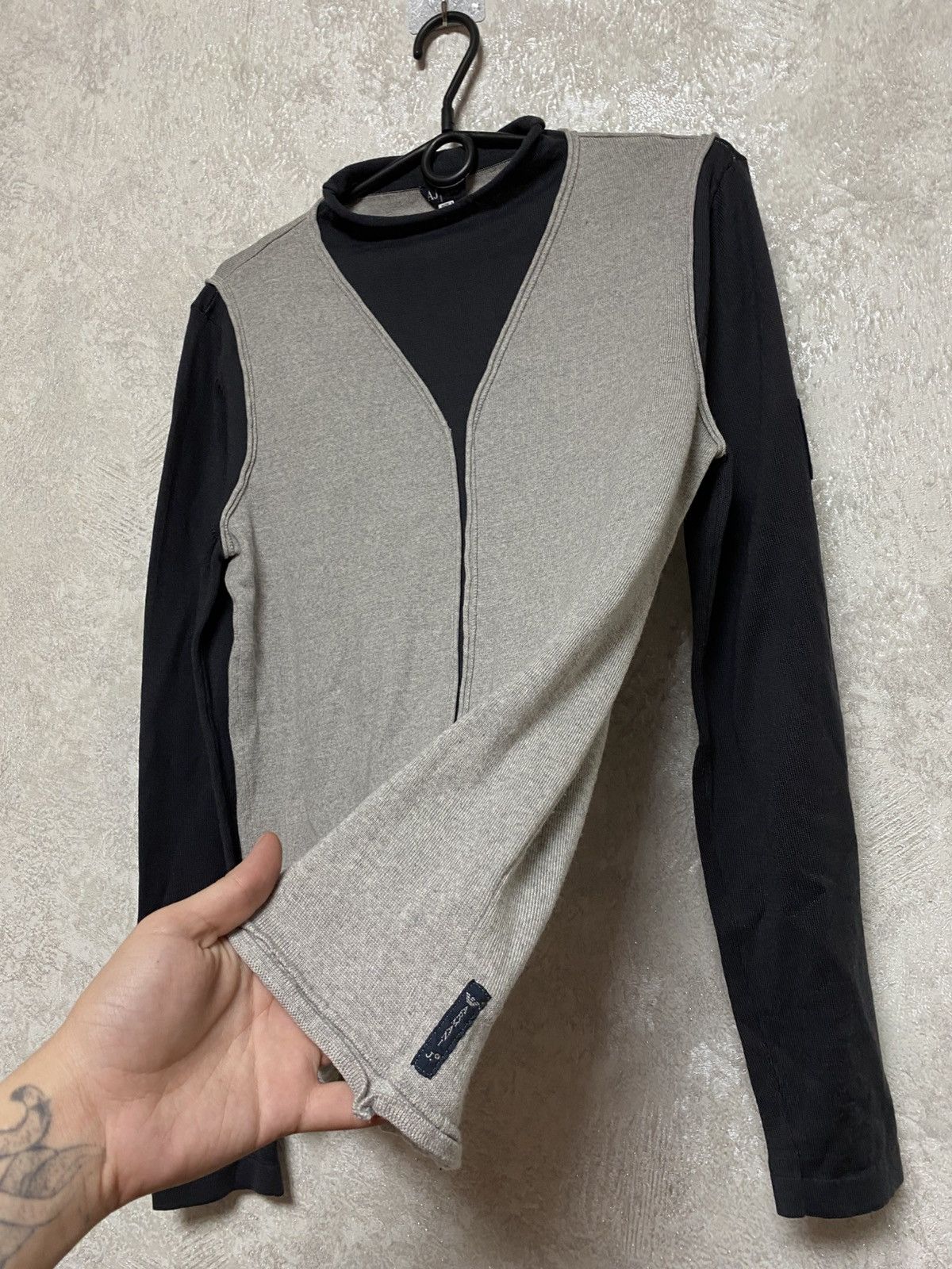 Armani Armani cashmere avantgrde vintage sweater Size US S / EU 44-46 / 1 - 3 Thumbnail