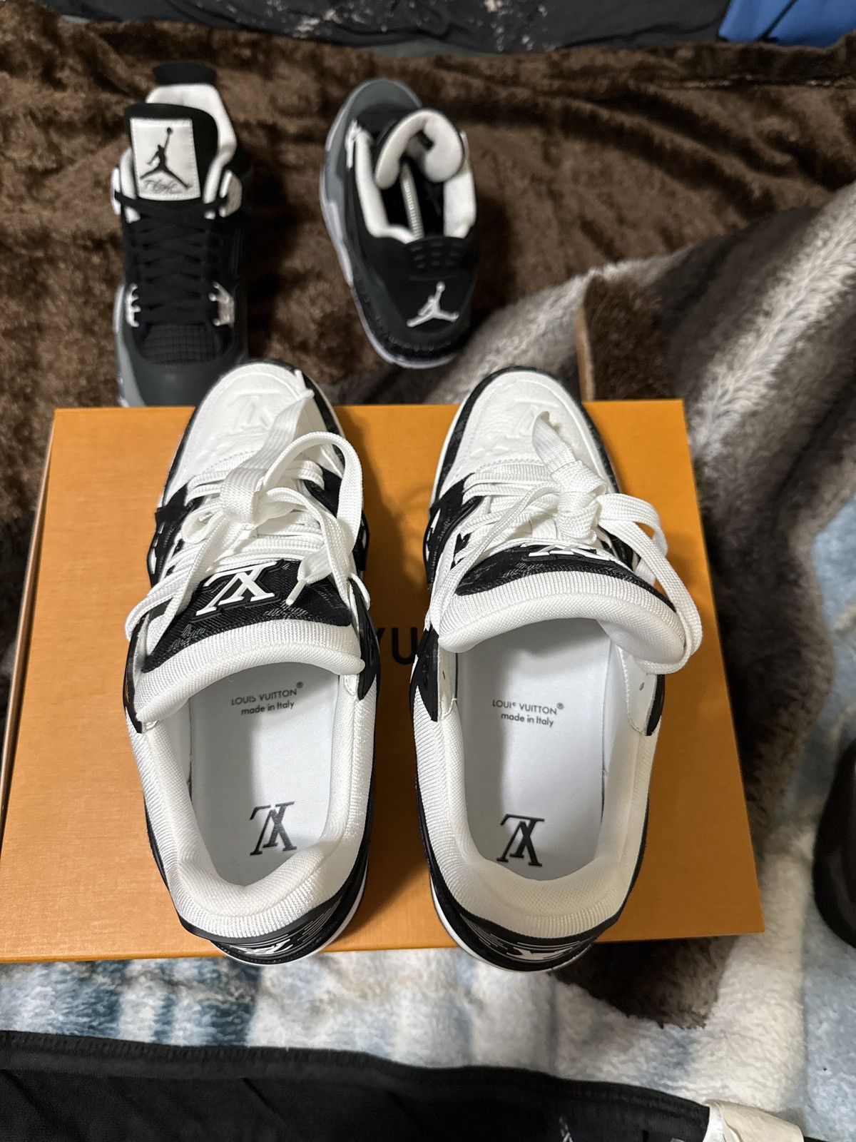 Louis Vuitton LOUIS VUTTION WHITE/BLACK TRAINER Size US 9.5 / EU 42-43 - 7 Thumbnail