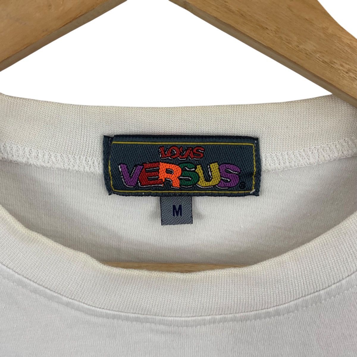 Vintage Vintage LOUIS VERSUS ITALY Dog Embroidered Logo Tee Shirt Size M / US 6-8 / IT 42-44 - 9 Thumbnail