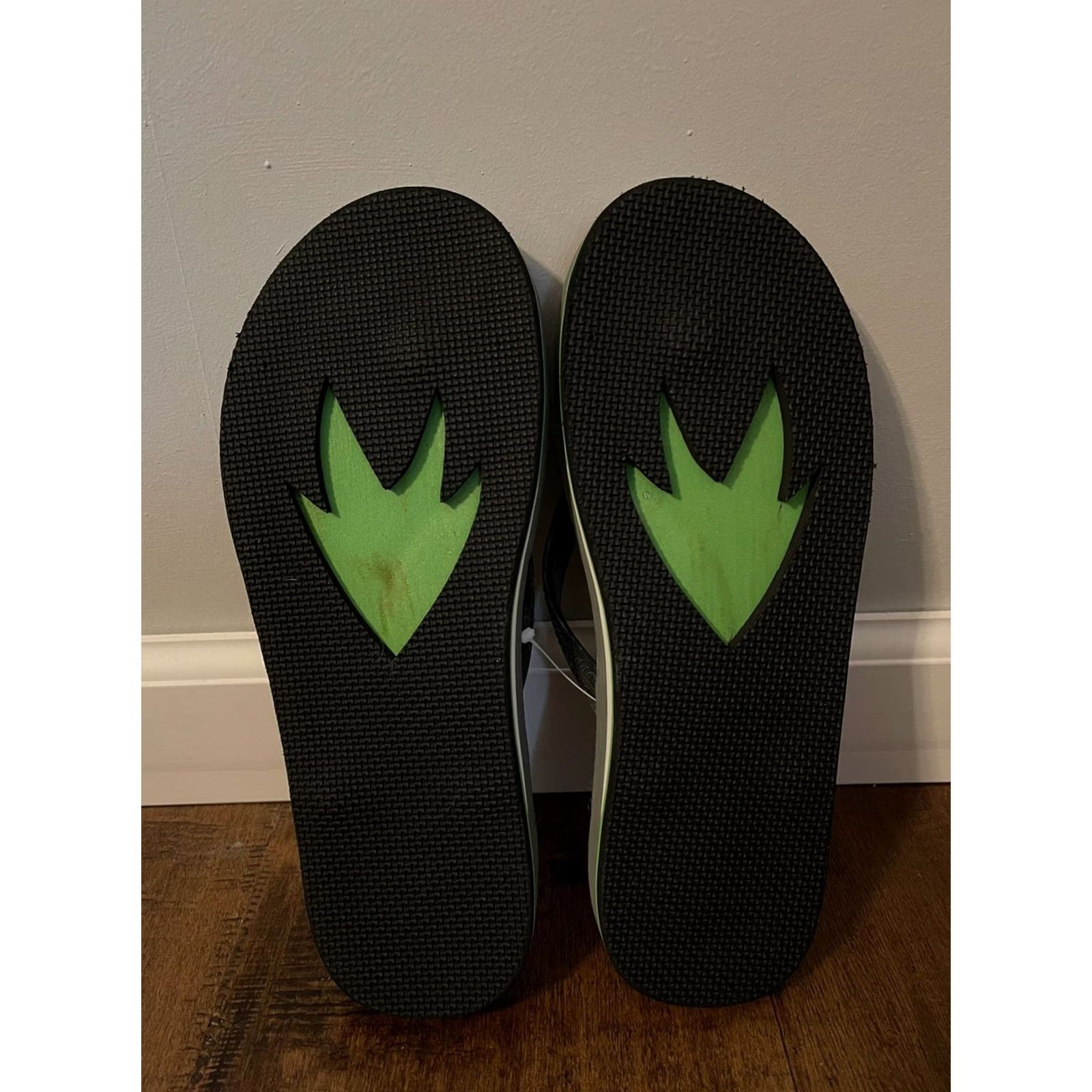 Vintage Neet Feet SoBe Drinks Lizard Sandals Thong Slides Flip Flops Women 8-9 Gray Quietly Used- Ladies Womens Fl at 8-9 Size US 8 / IT 38 - 3 Thumbnail