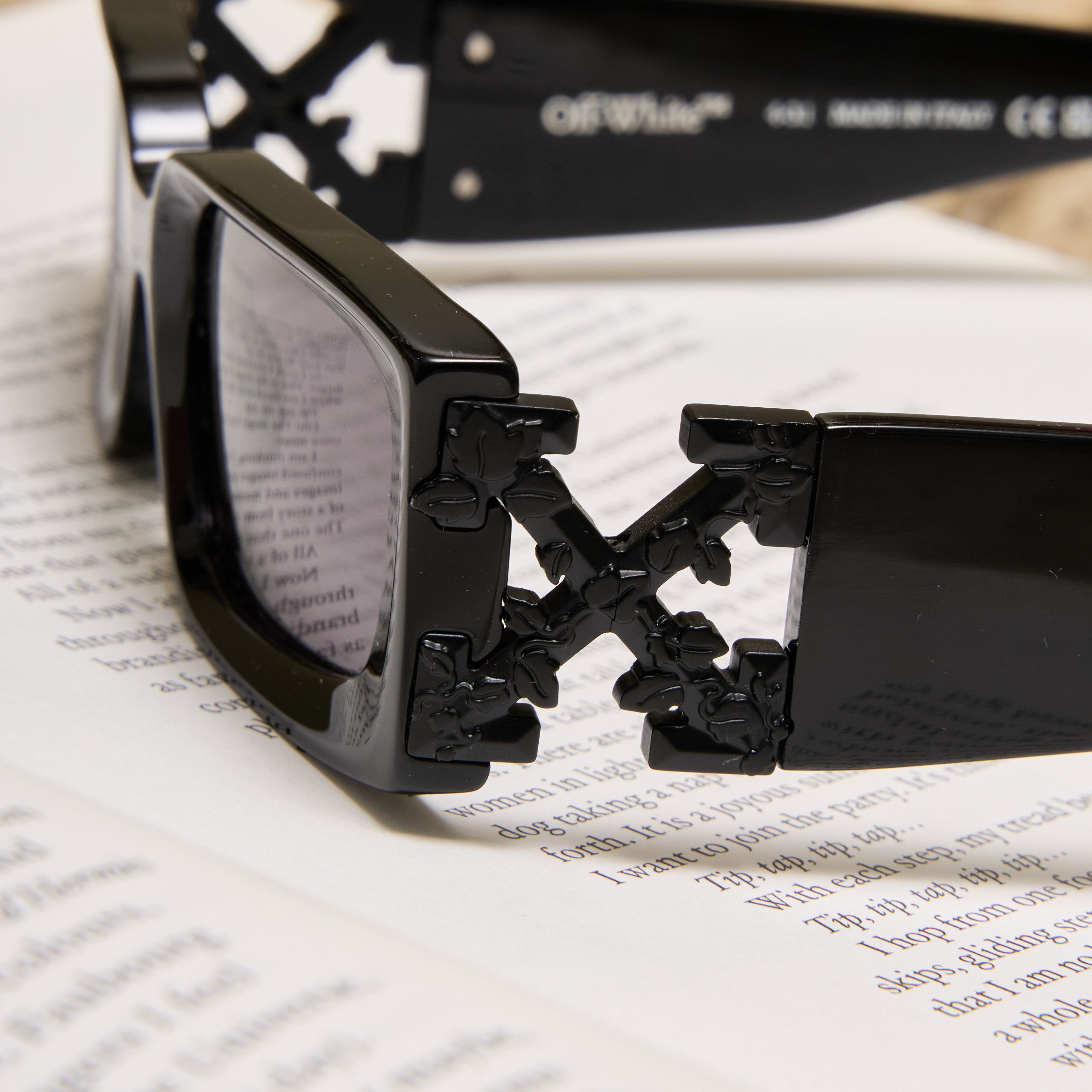 Off-White OFF WHITE Roma Sunglasses BLACK Size ONE SIZE - 4 Thumbnail