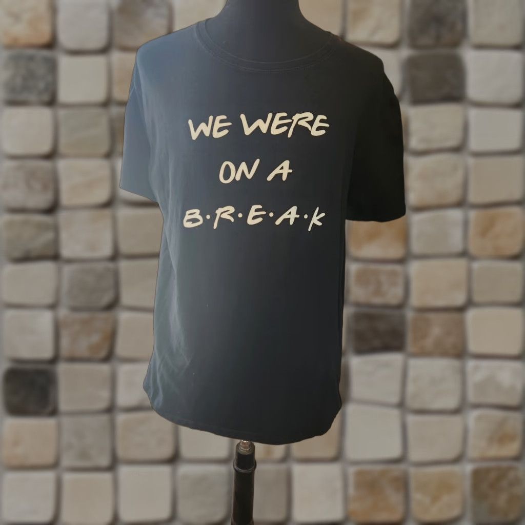 Gildan Friends TV Show We Were On A Break Black Short Sleeve T-Shirt XL Size US XL / EU 56 / 4 - 1 Preview