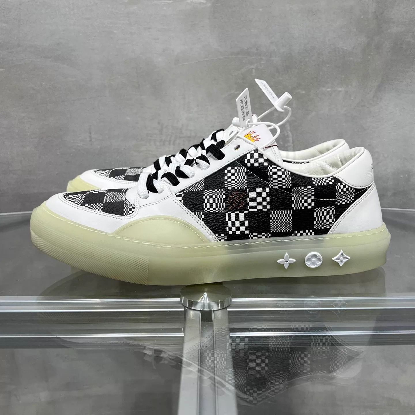 Louis Vuitton LV Damier Black & White UK7 Sneaker Size US 8 / EU 41 - 3 Thumbnail