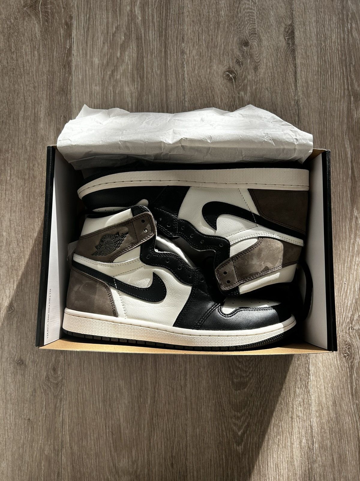 Jordan Brand × Nike Air Jordan 1 Retro High OG Dark Mocha Size US 9 / EU 42 - 1 Thumbnail