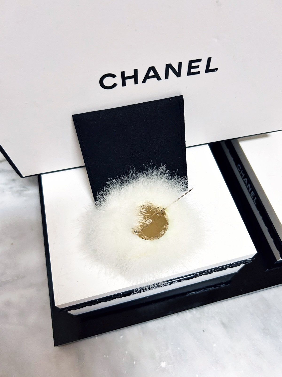 Chanel Authentic Chanel RARE 04 Runway Bow & Pearl CC Brooch / Pin Size ONE SIZE - 9 Thumbnail