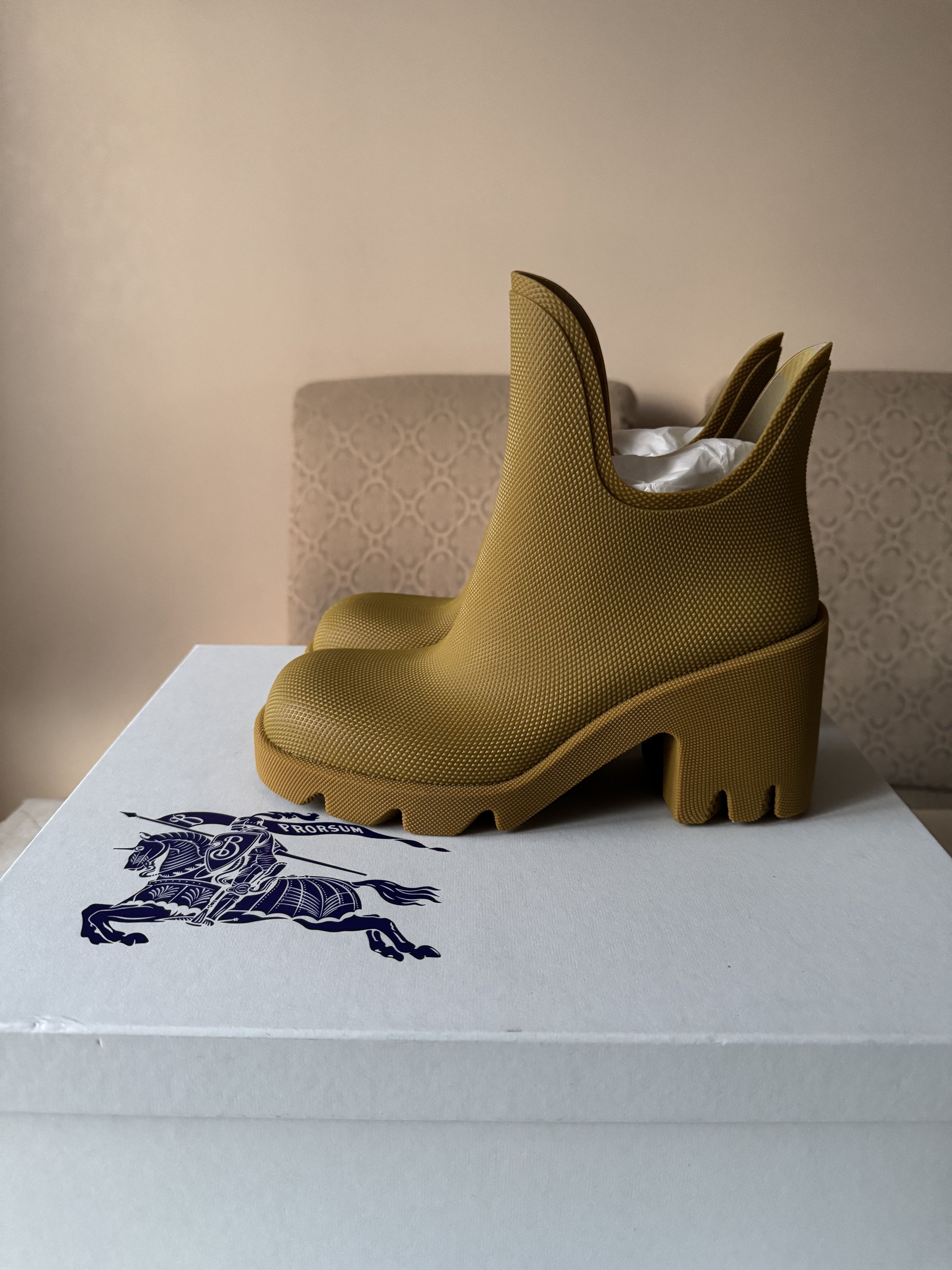 Burberry Burberry Marsh Size US 7 / IT 37 - 2 Thumbnail